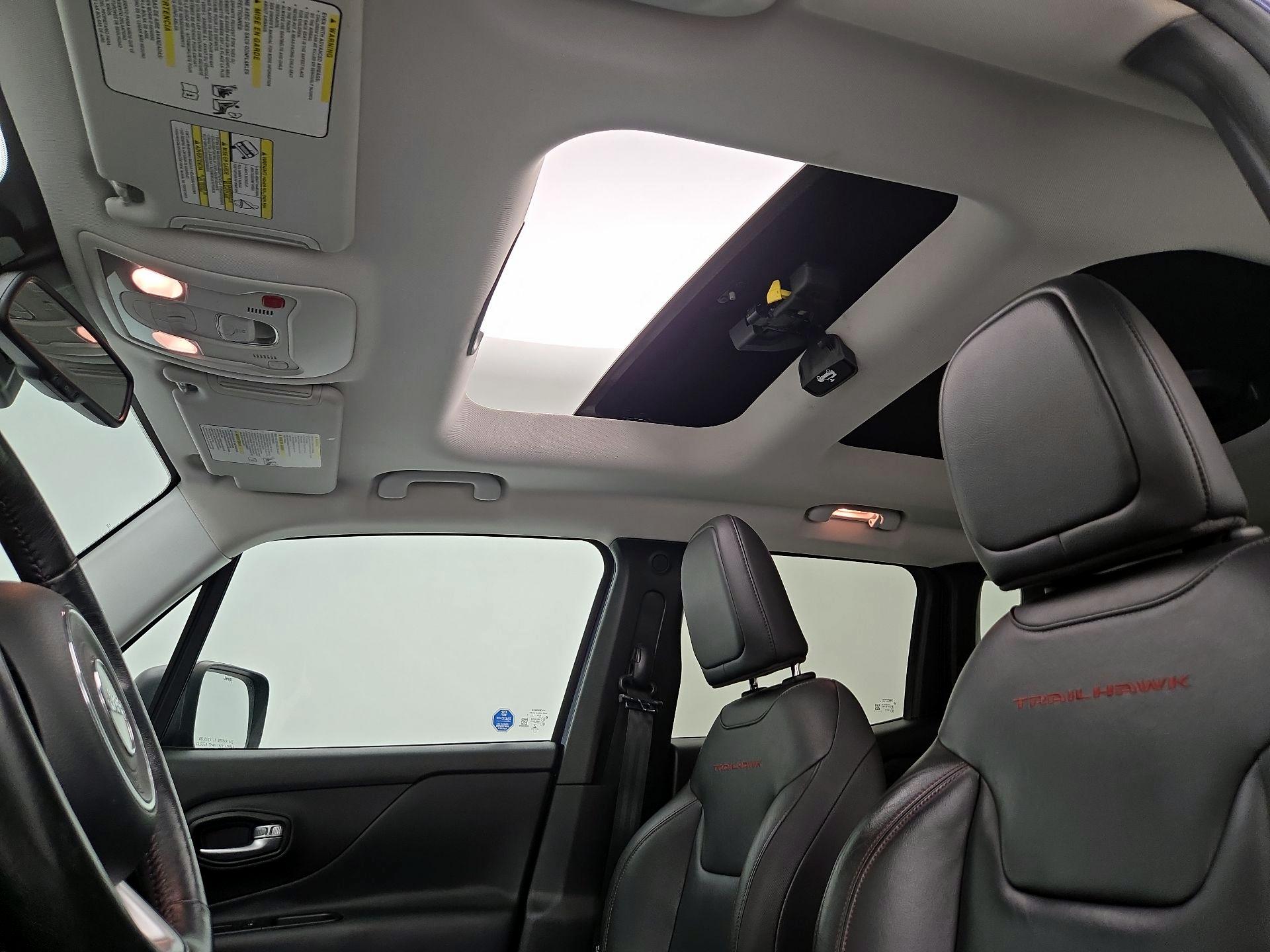 Thumbnail: 2017 Jeep Renegade - 18