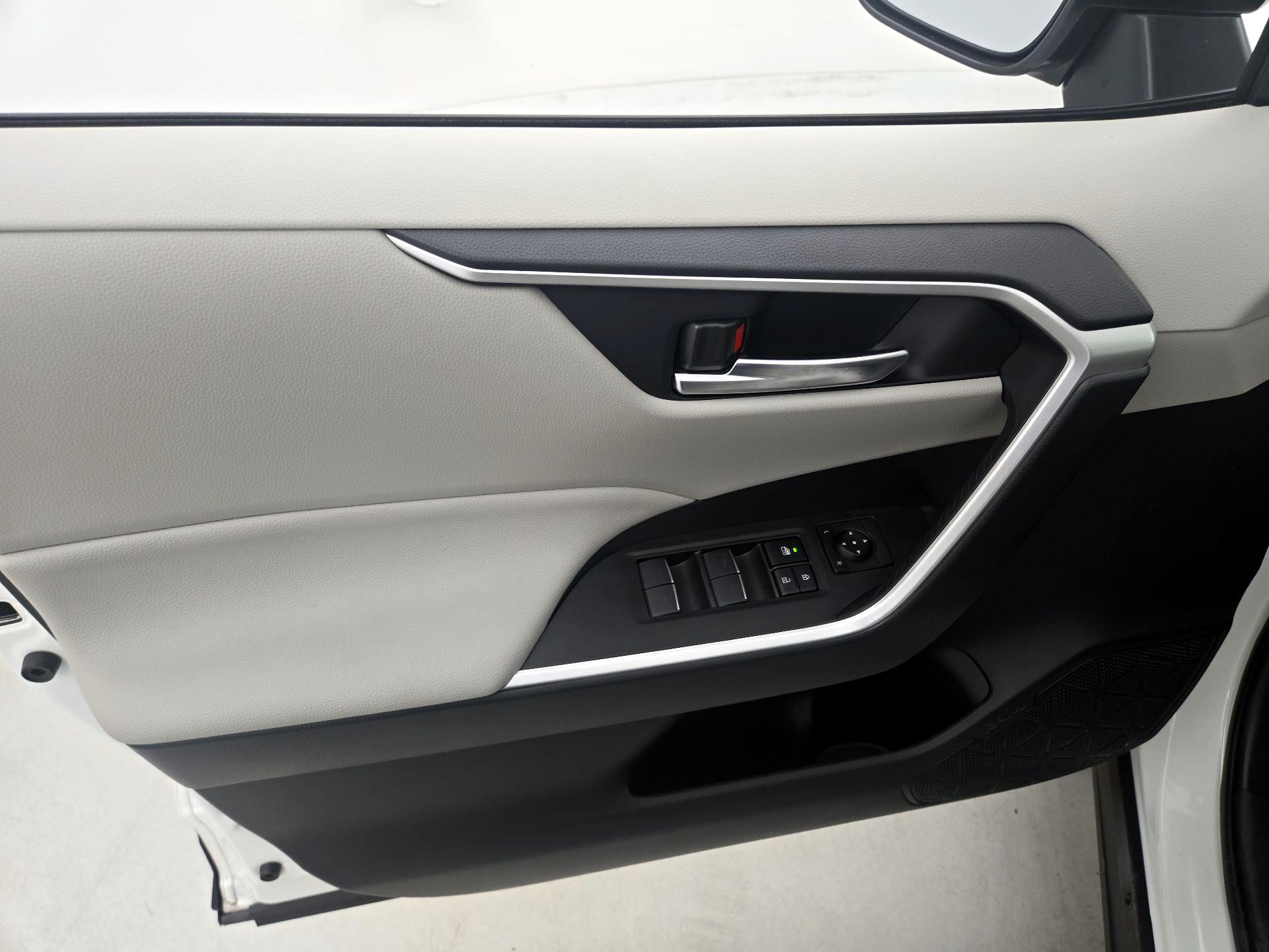 Thumbnail: 2024 Toyota RAV4 - 12