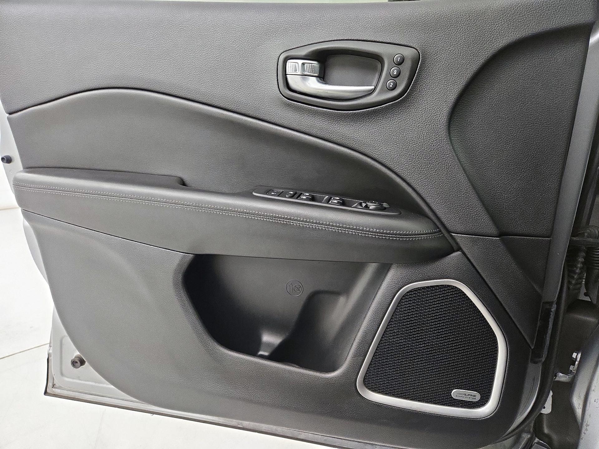 Thumbnail: 2020 Jeep Compass - 12