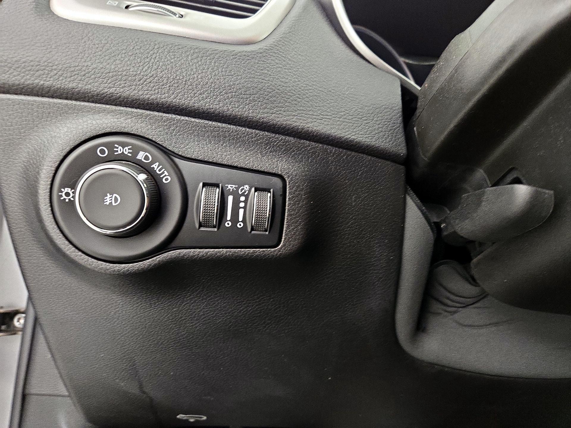 Thumbnail: 2020 Jeep Compass - 13