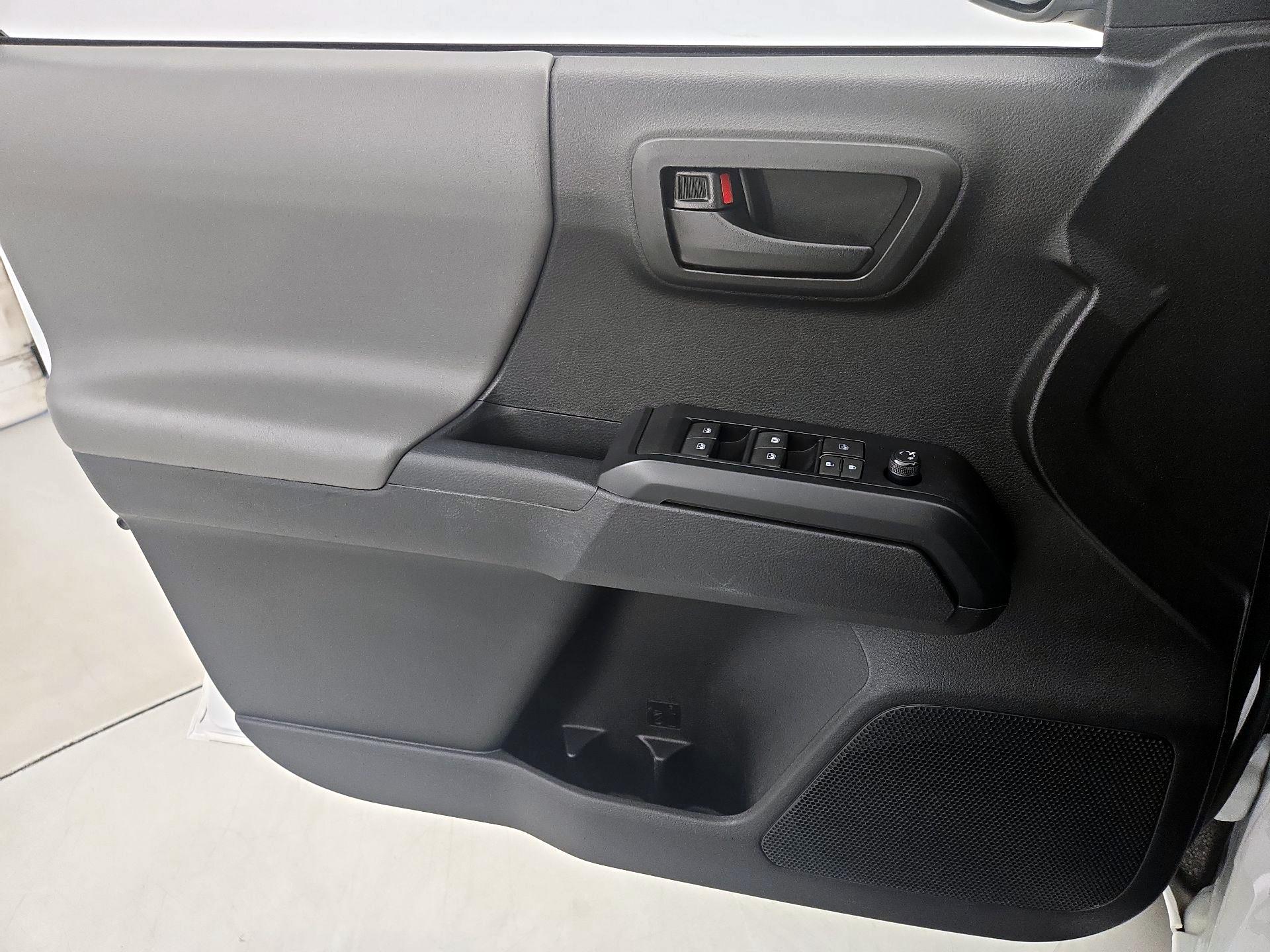 Thumbnail: 2022 Toyota Tacoma - 12
