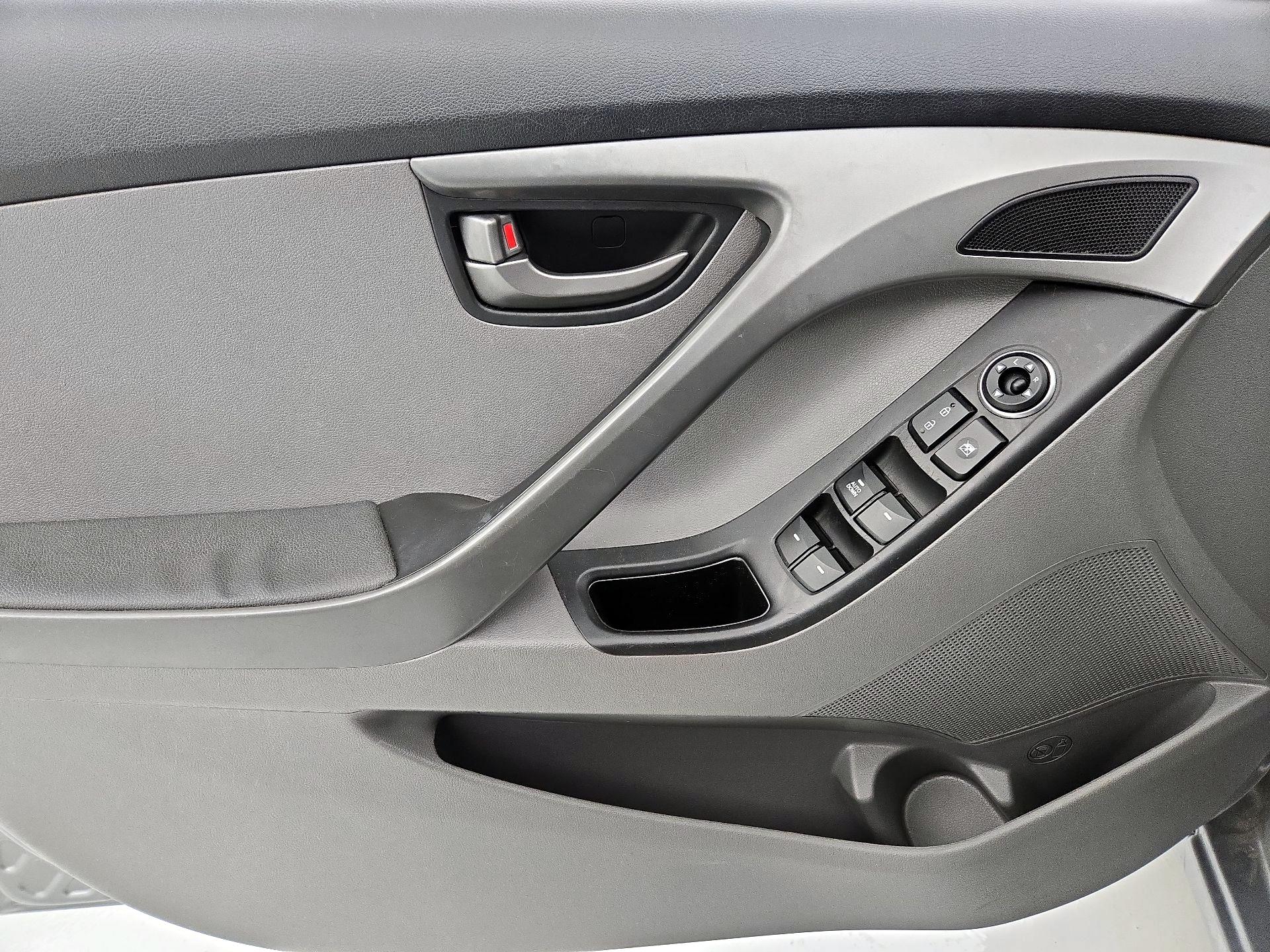 Thumbnail: 2016 Hyundai Elantra - 12