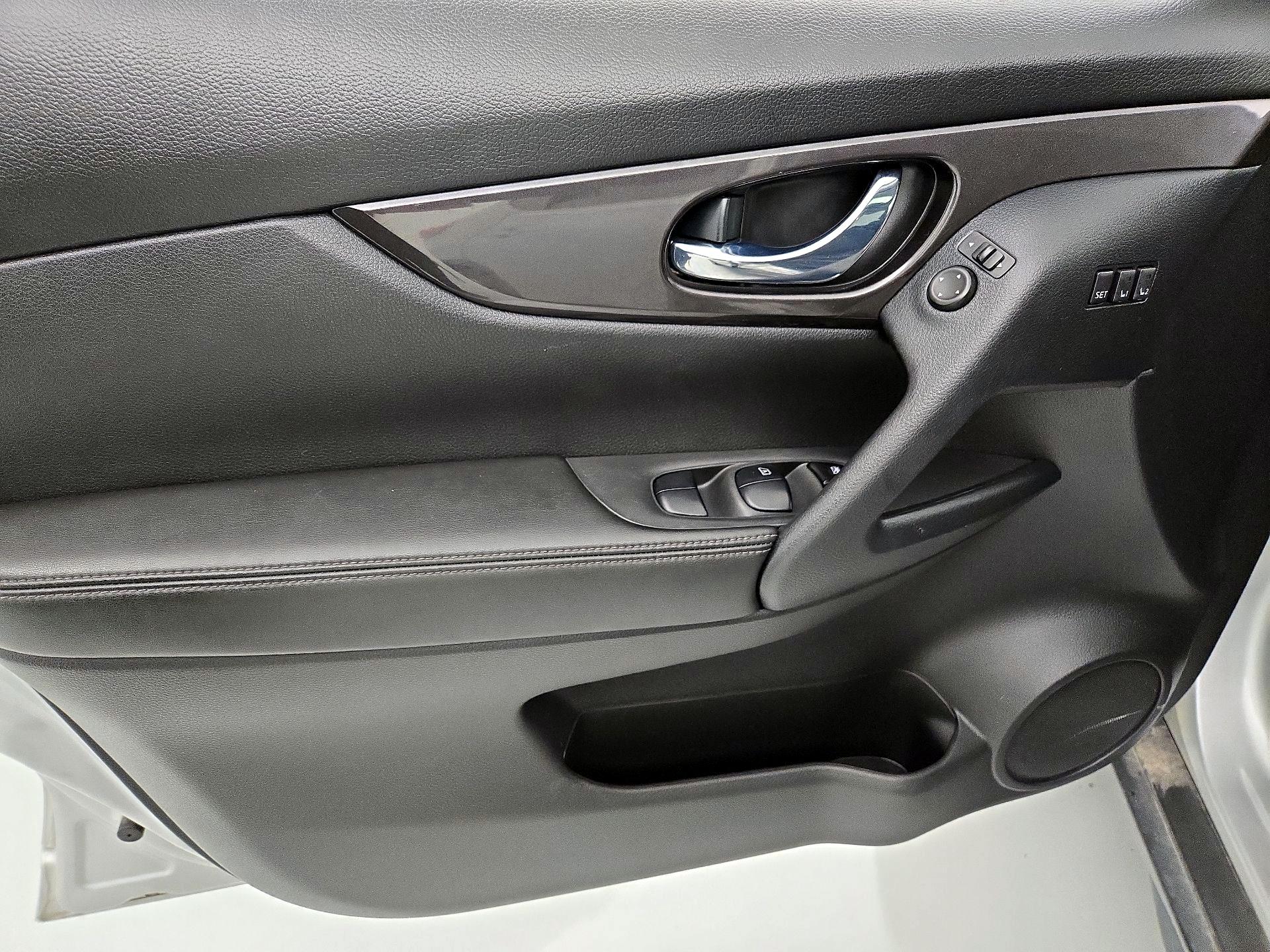 Thumbnail: 2019 Nissan Rogue - 12