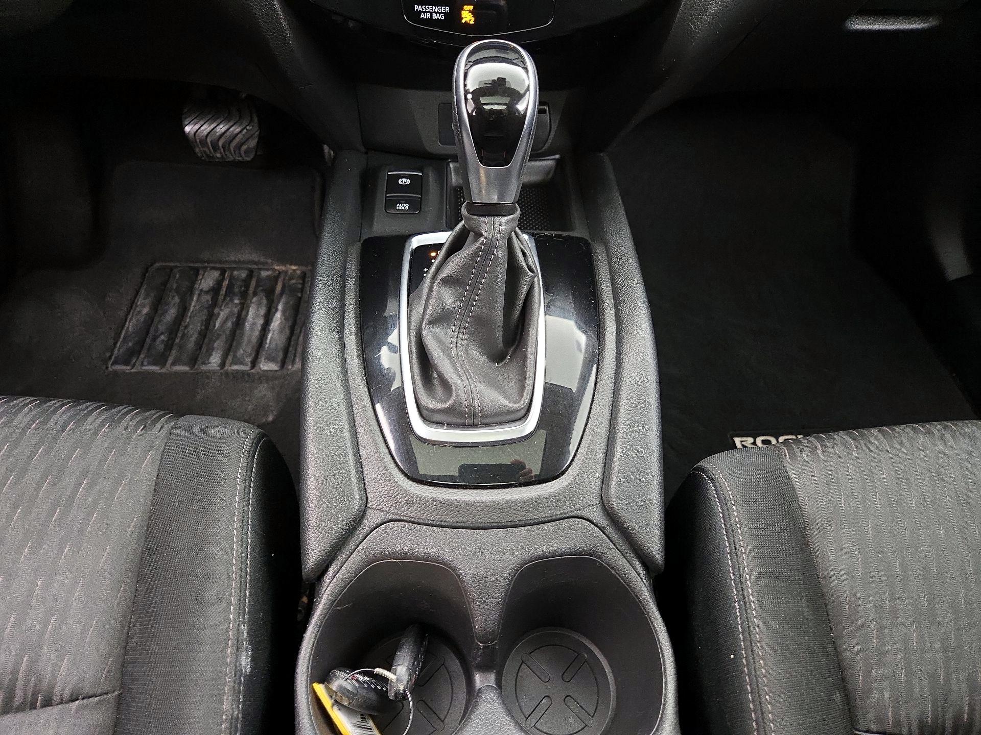 Thumbnail: 2019 Nissan Rogue - 18