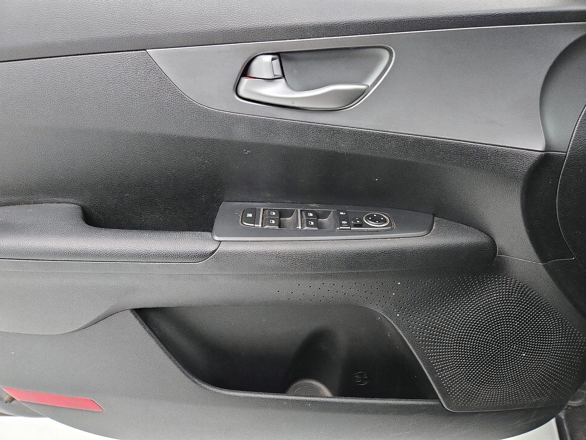 Thumbnail: 2019 Kia Forte - 12