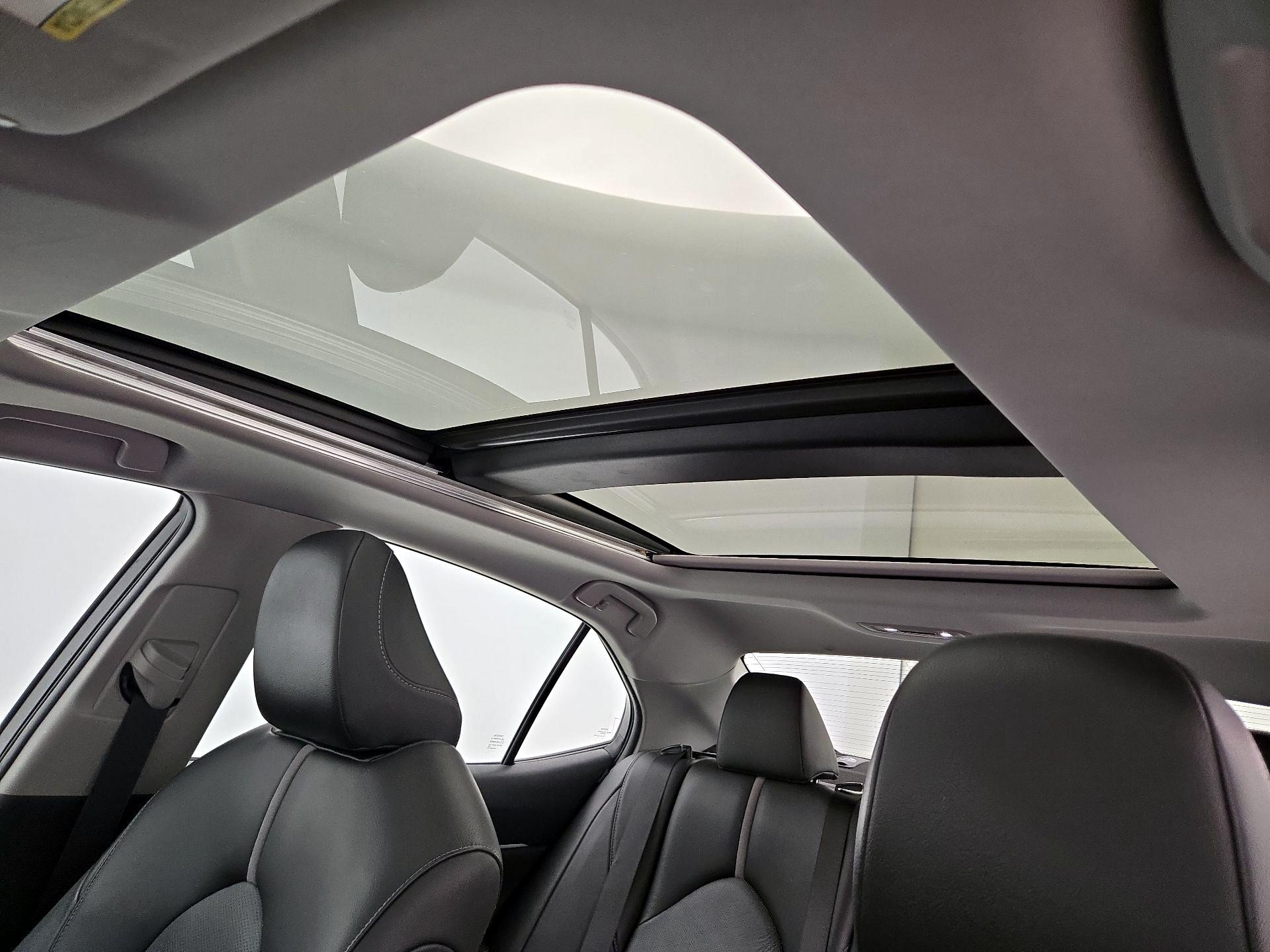 Thumbnail: 2018 Toyota Camry - 19