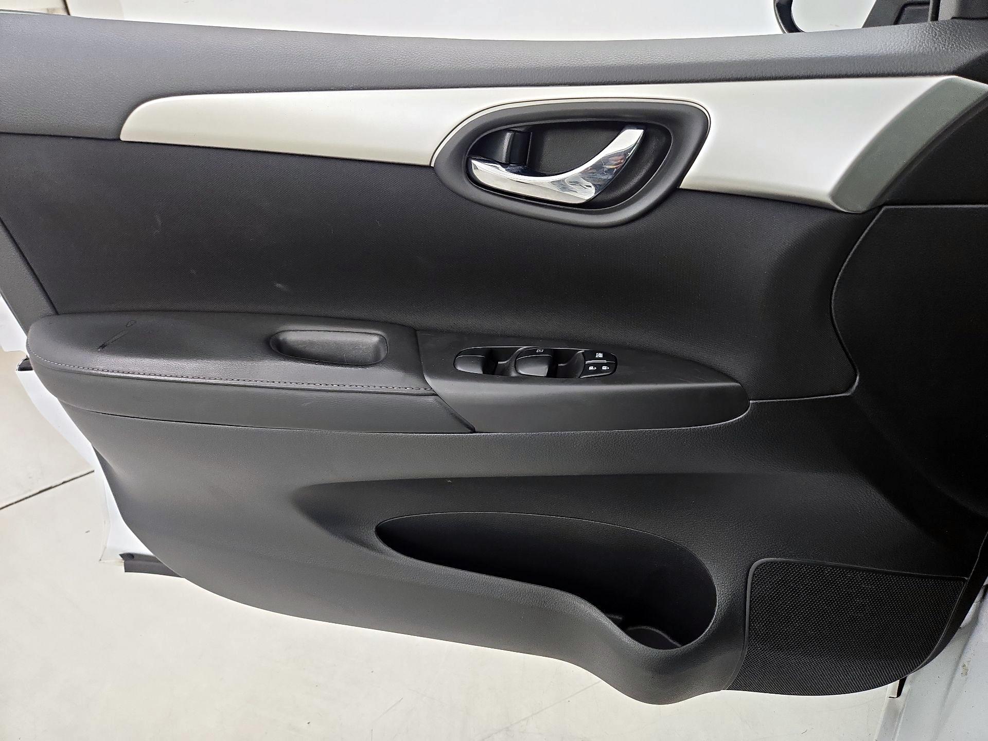 Thumbnail: 2019 Nissan Sentra - 12