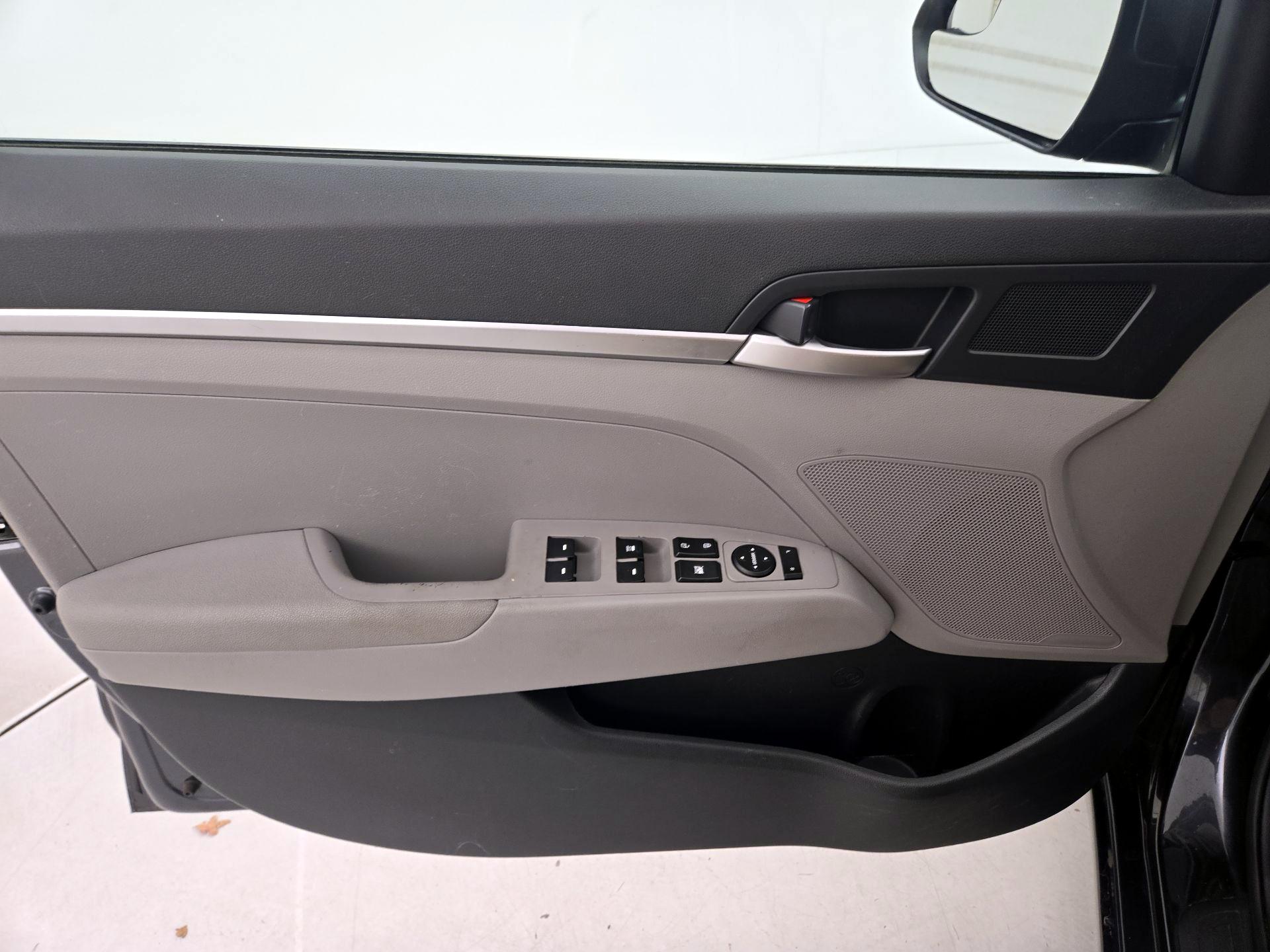 Thumbnail: 2020 Hyundai Elantra - 12