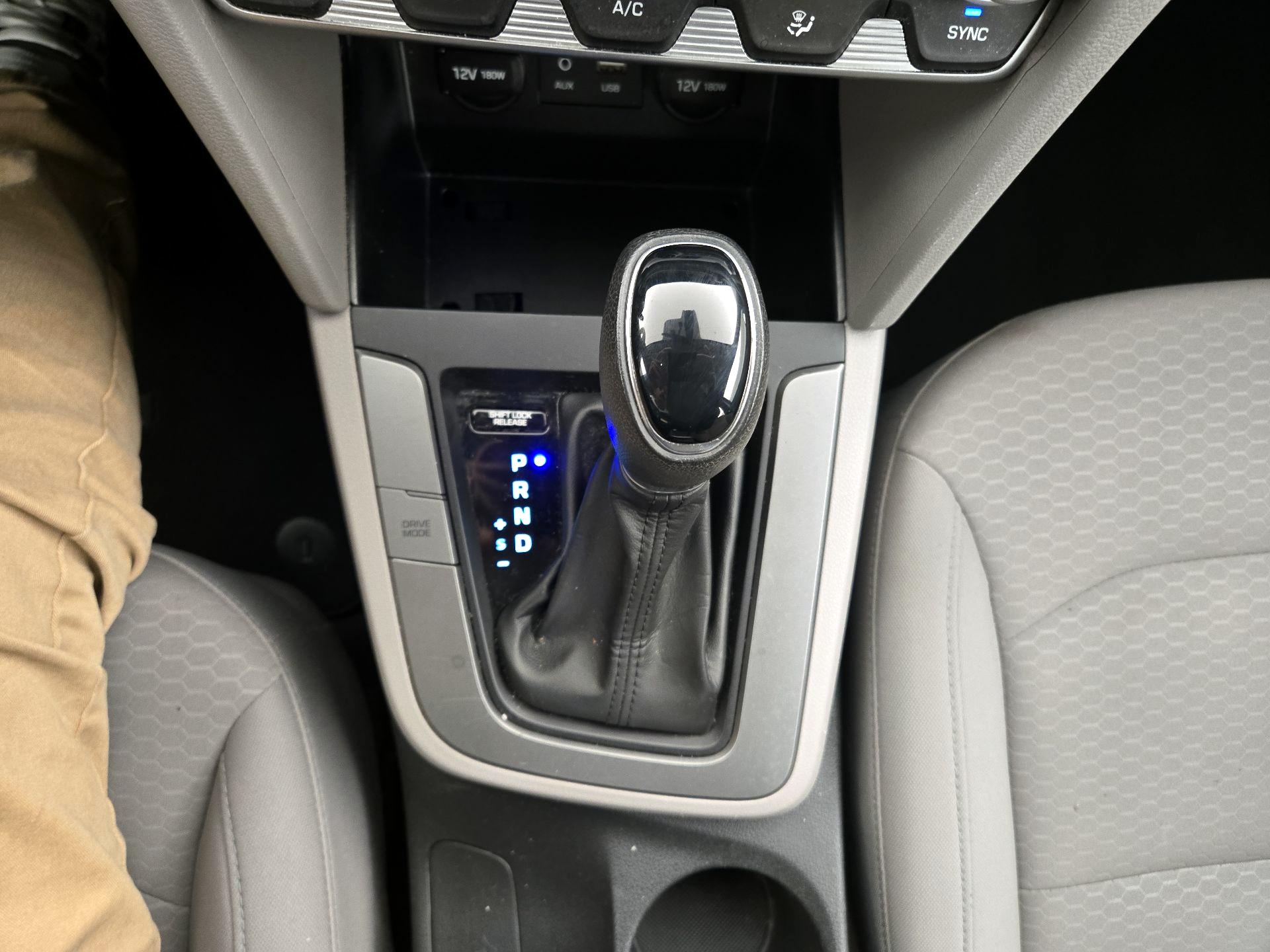 Thumbnail: 2020 Hyundai Elantra - 17