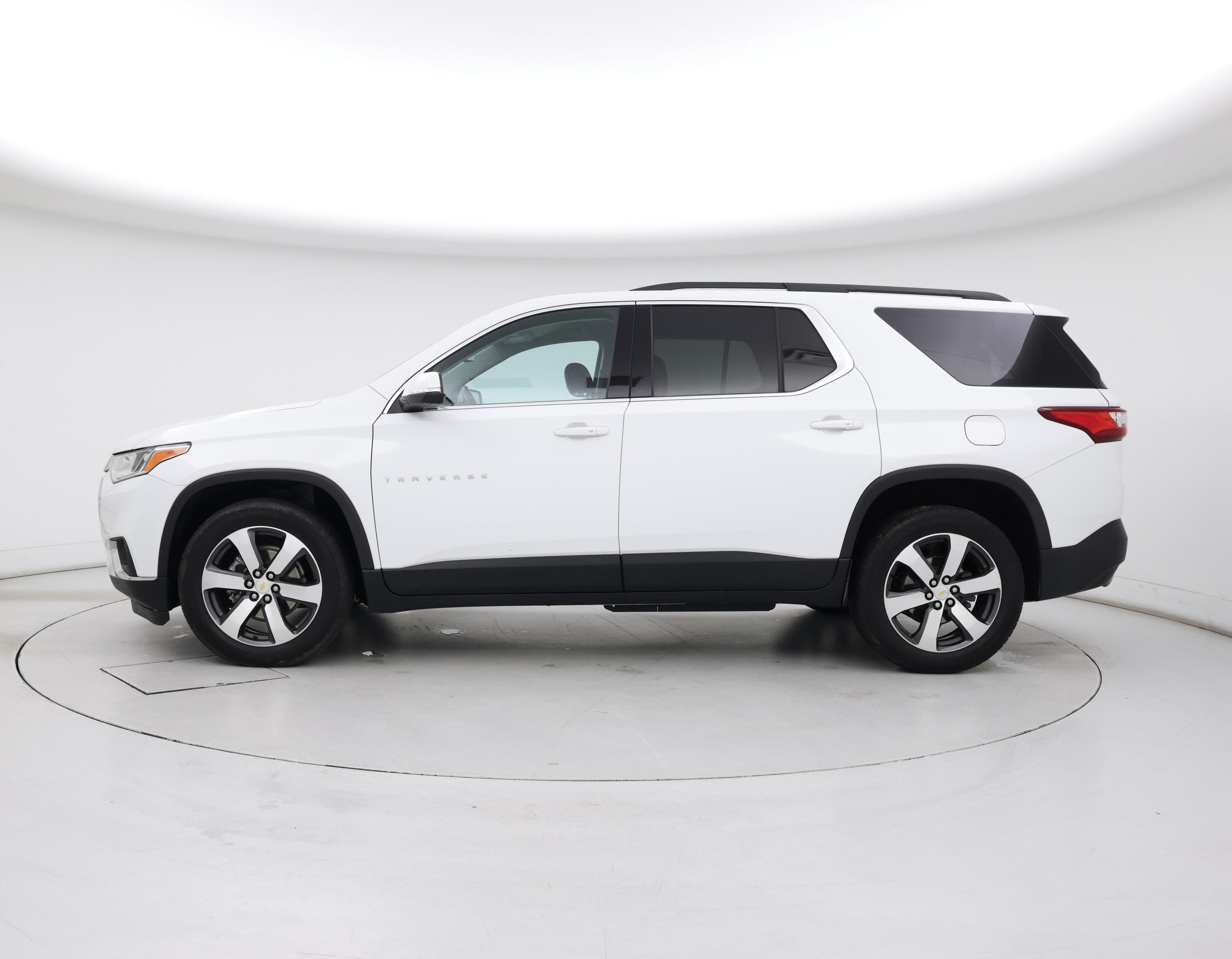Thumbnail: 2021 Chevrolet Traverse - 3