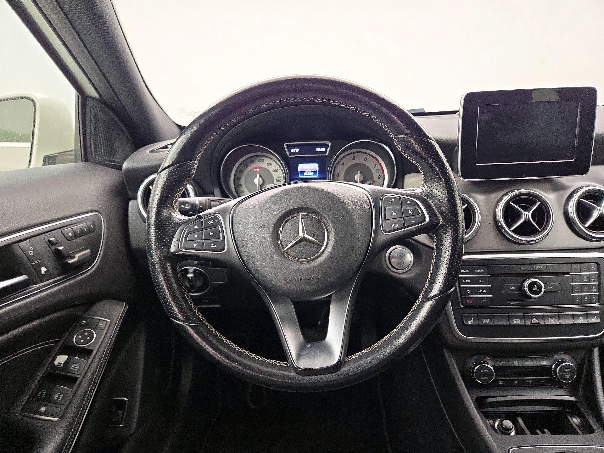 Thumbnail: 2016 Mercedes-Benz GLA - 10