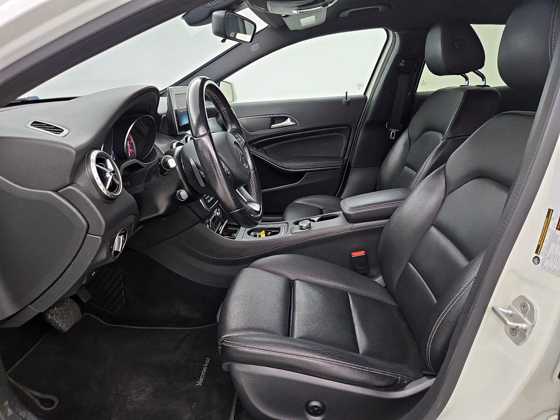 Thumbnail: 2016 Mercedes-Benz GLA - 11