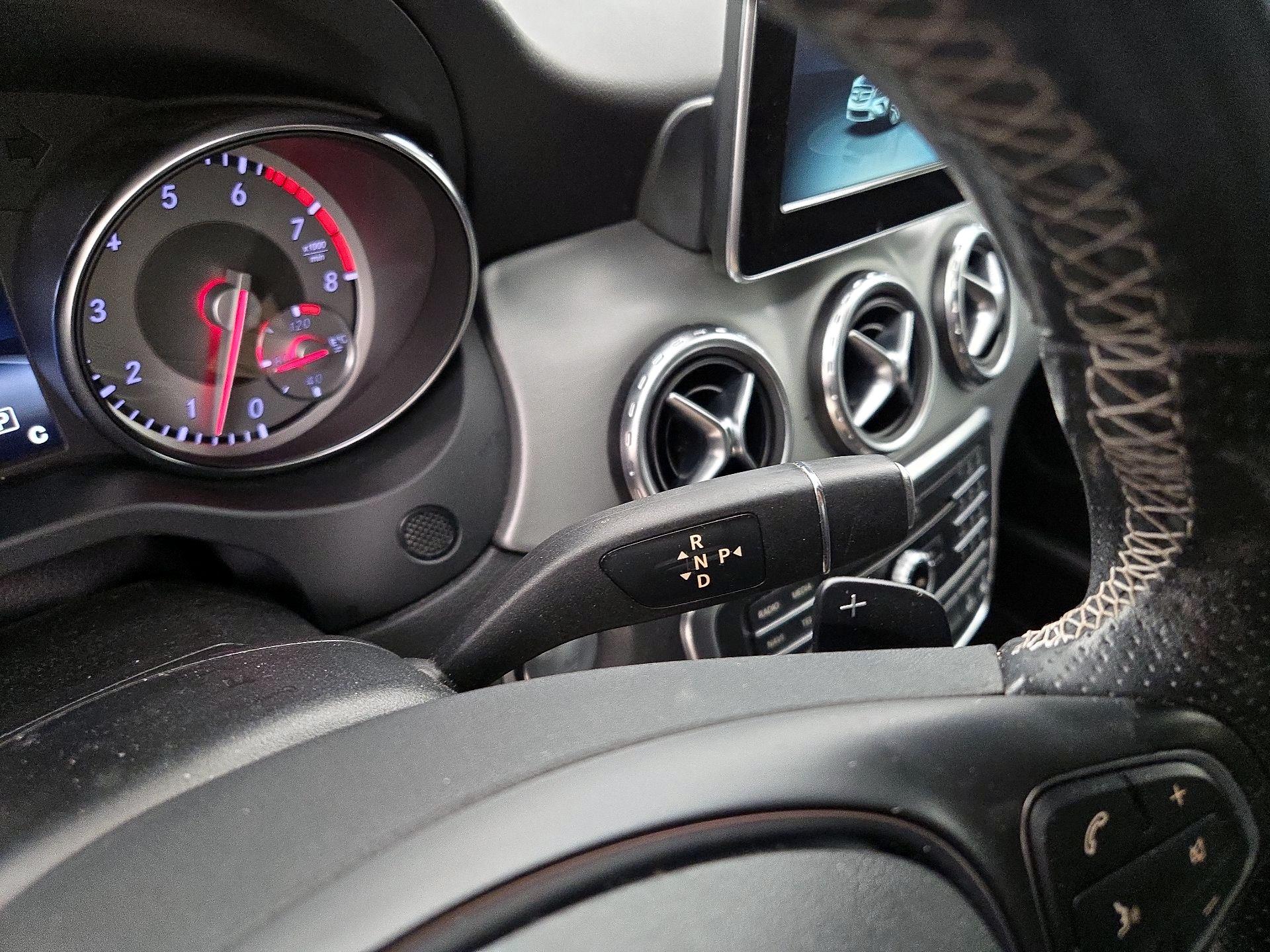 Thumbnail: 2016 Mercedes-Benz GLA - 16