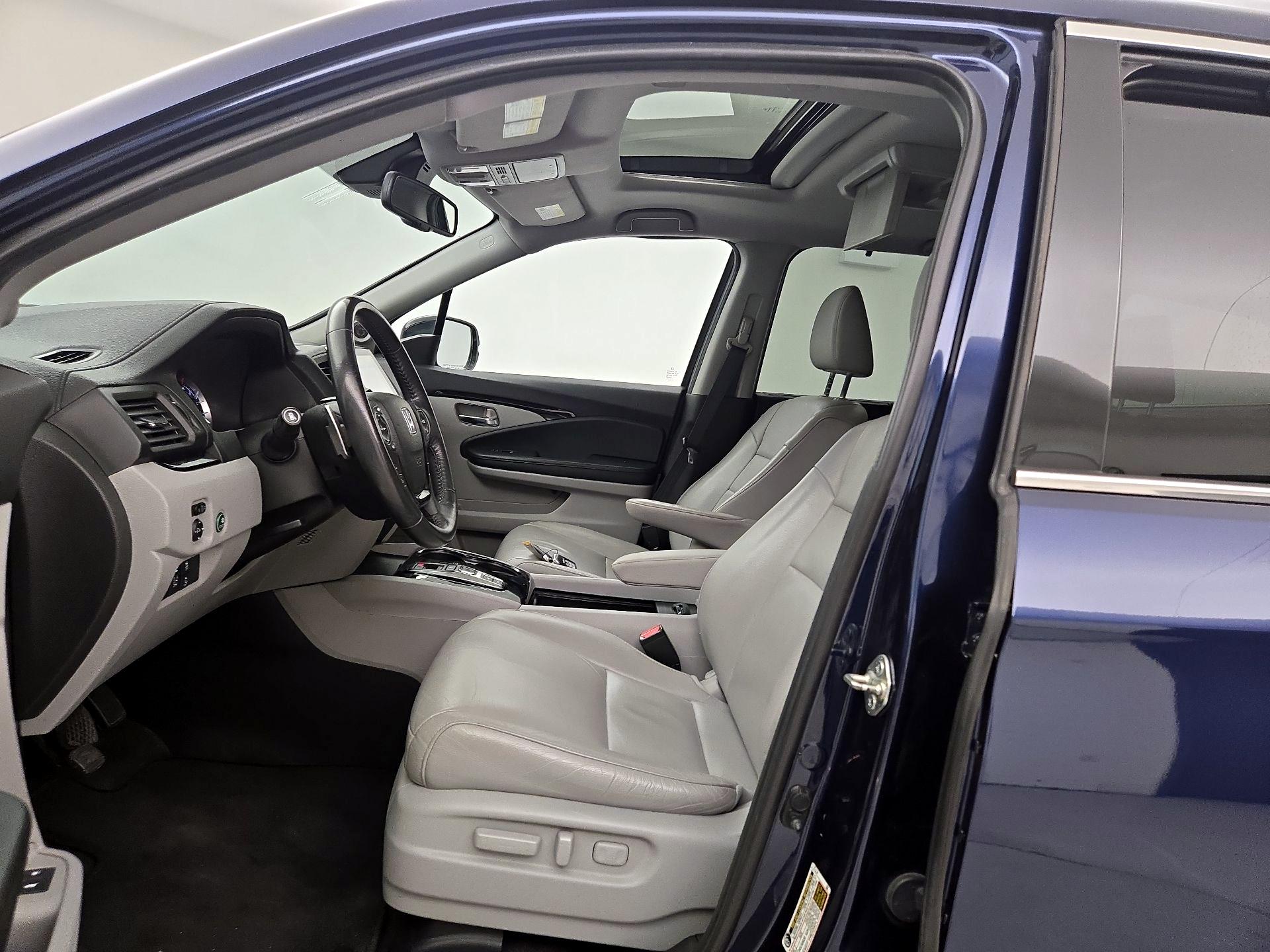 Thumbnail: 2017 Honda Pilot - 11