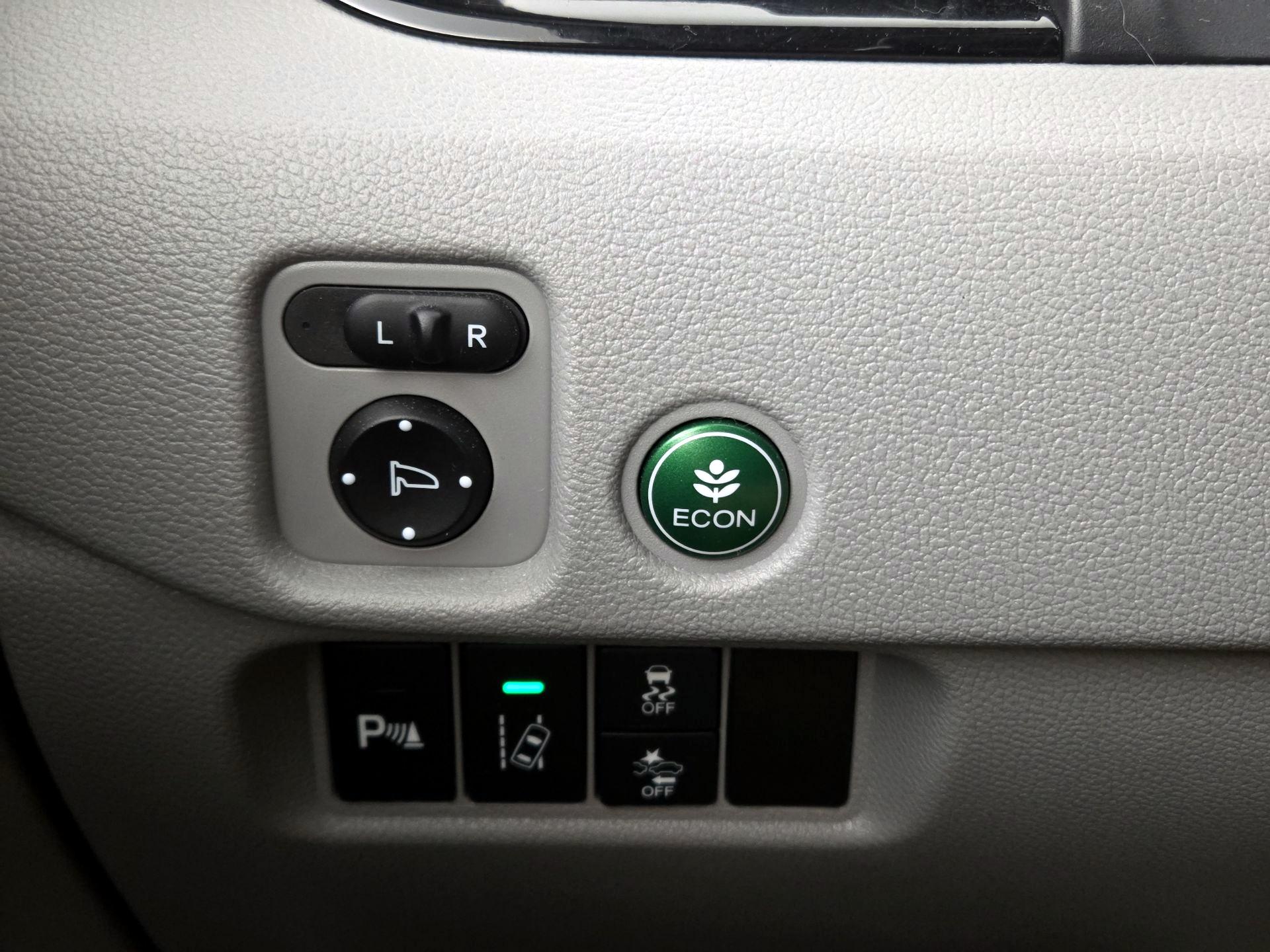 Thumbnail: 2017 Honda Pilot - 13