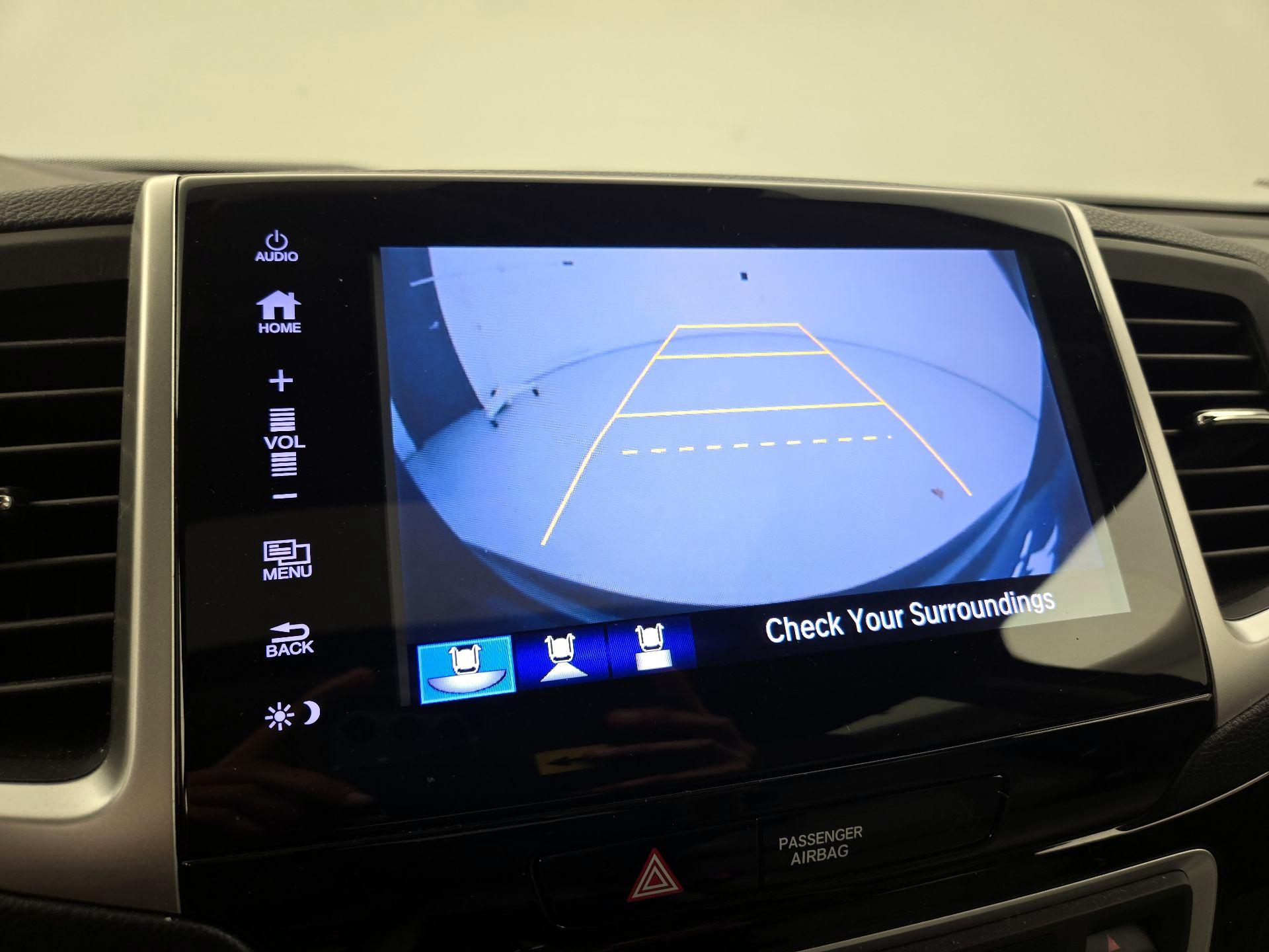 Thumbnail: 2017 Honda Pilot - 15