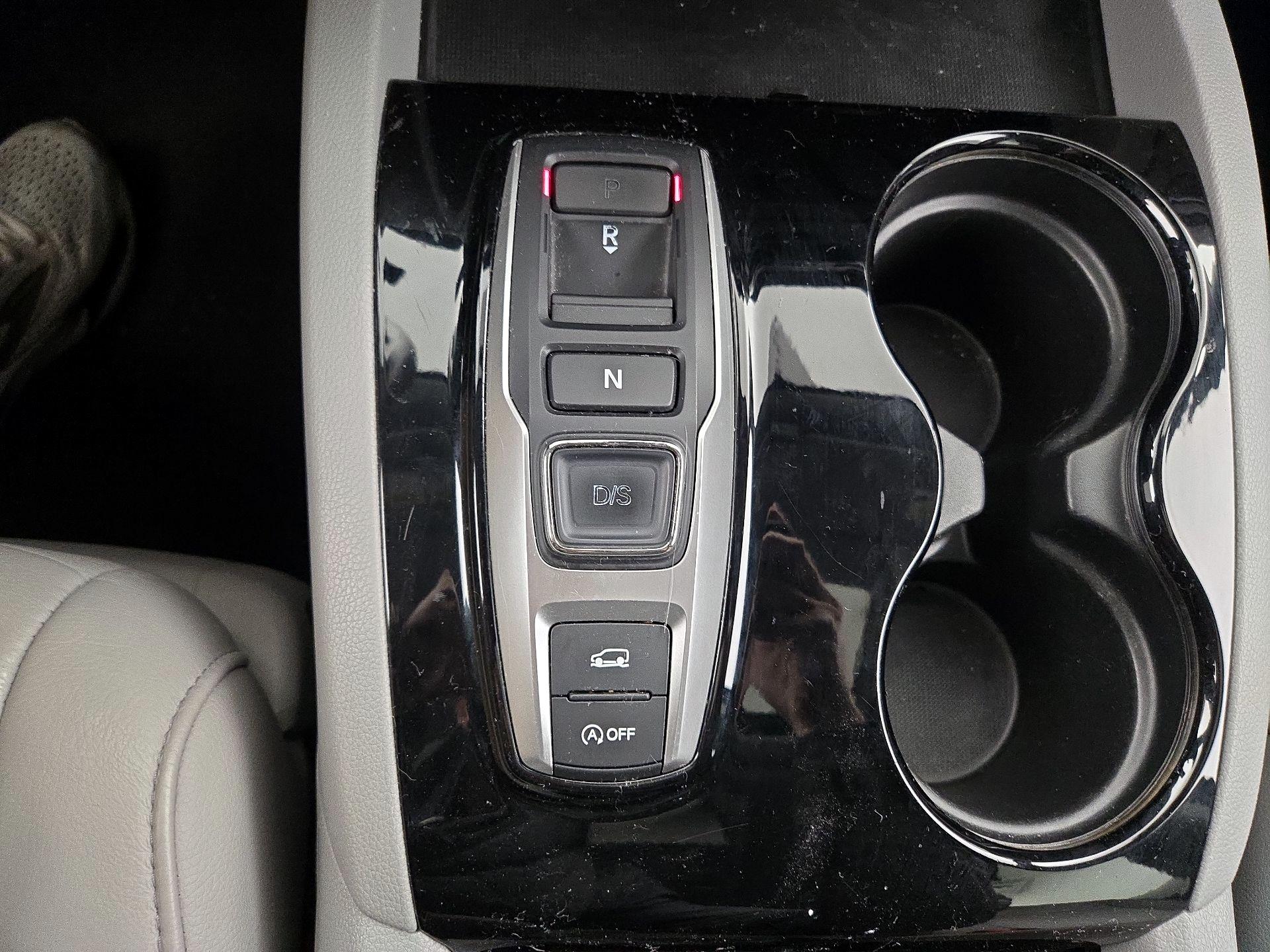 Thumbnail: 2017 Honda Pilot - 18