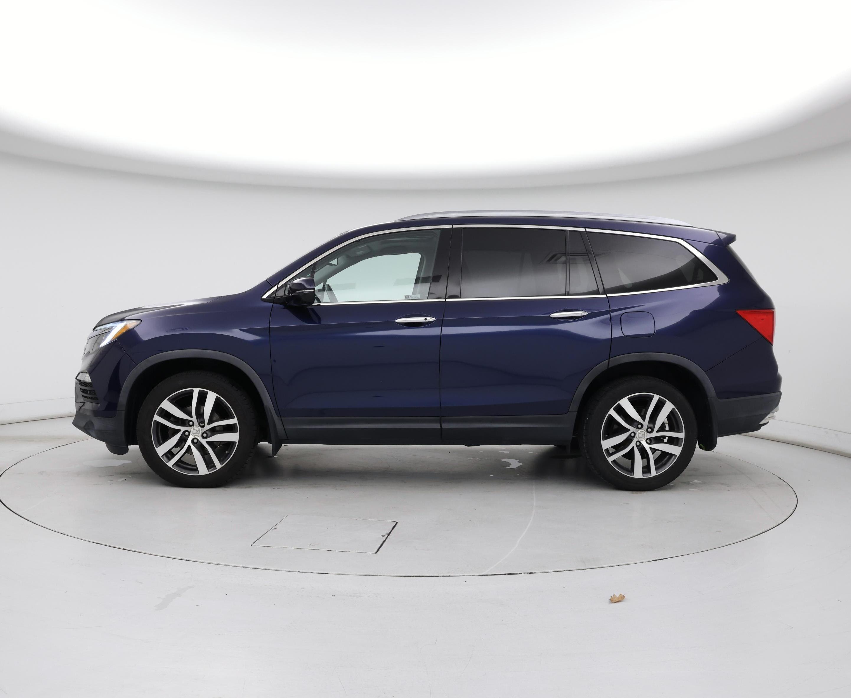 Thumbnail: 2017 Honda Pilot - 3