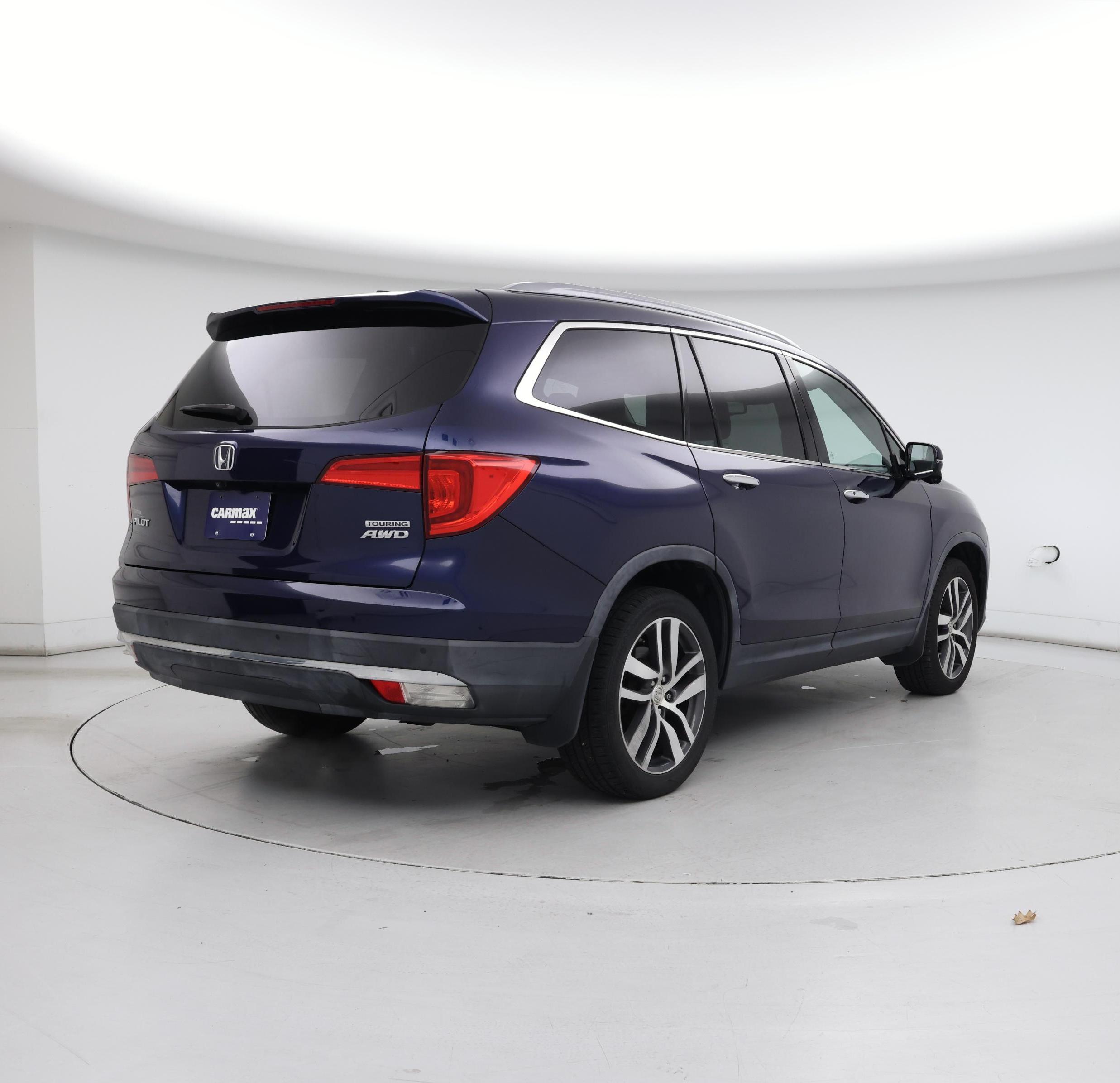 Thumbnail: 2017 Honda Pilot - 8