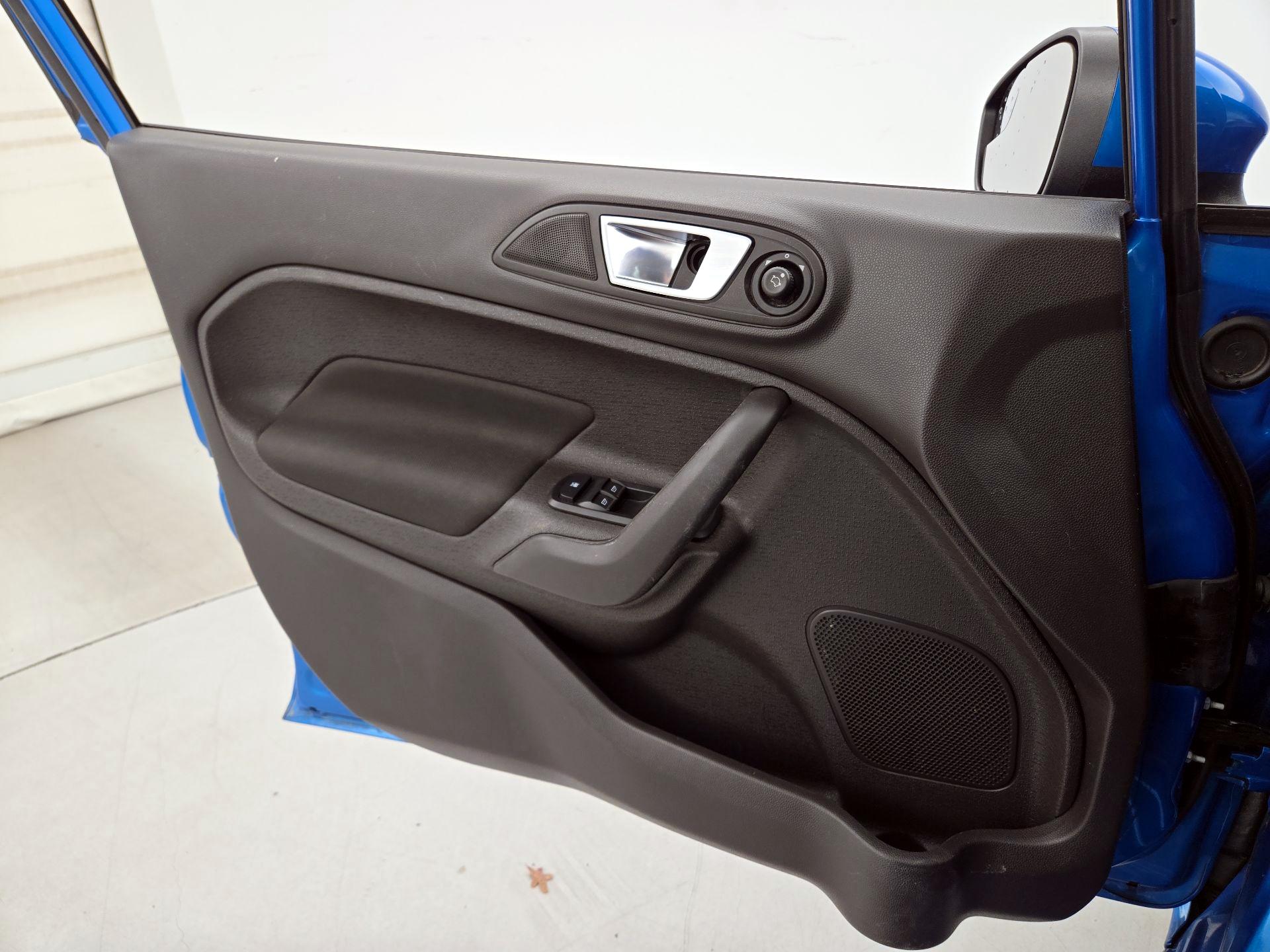 Thumbnail: 2015 Ford Fiesta - 12