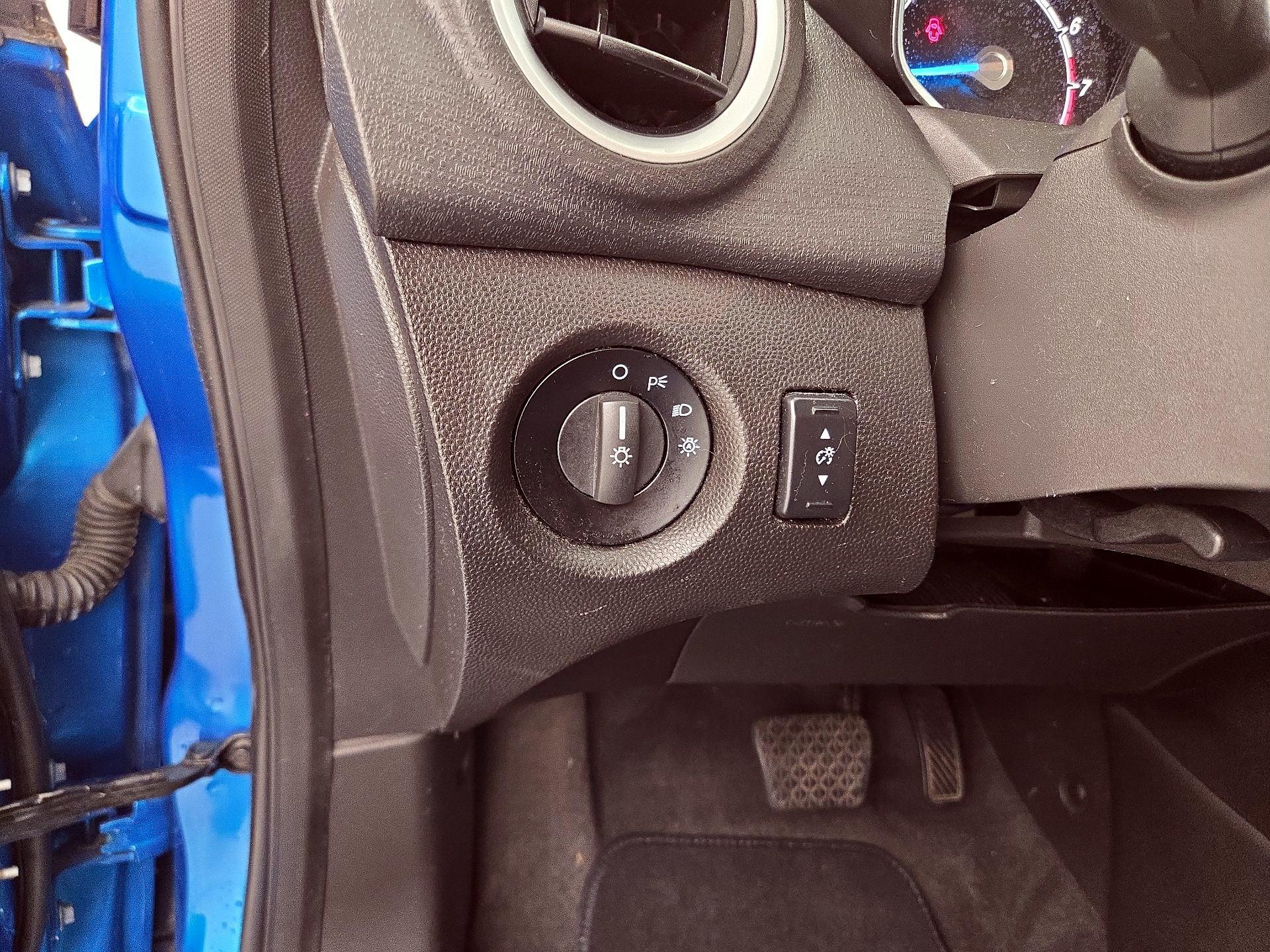 Thumbnail: 2015 Ford Fiesta - 13