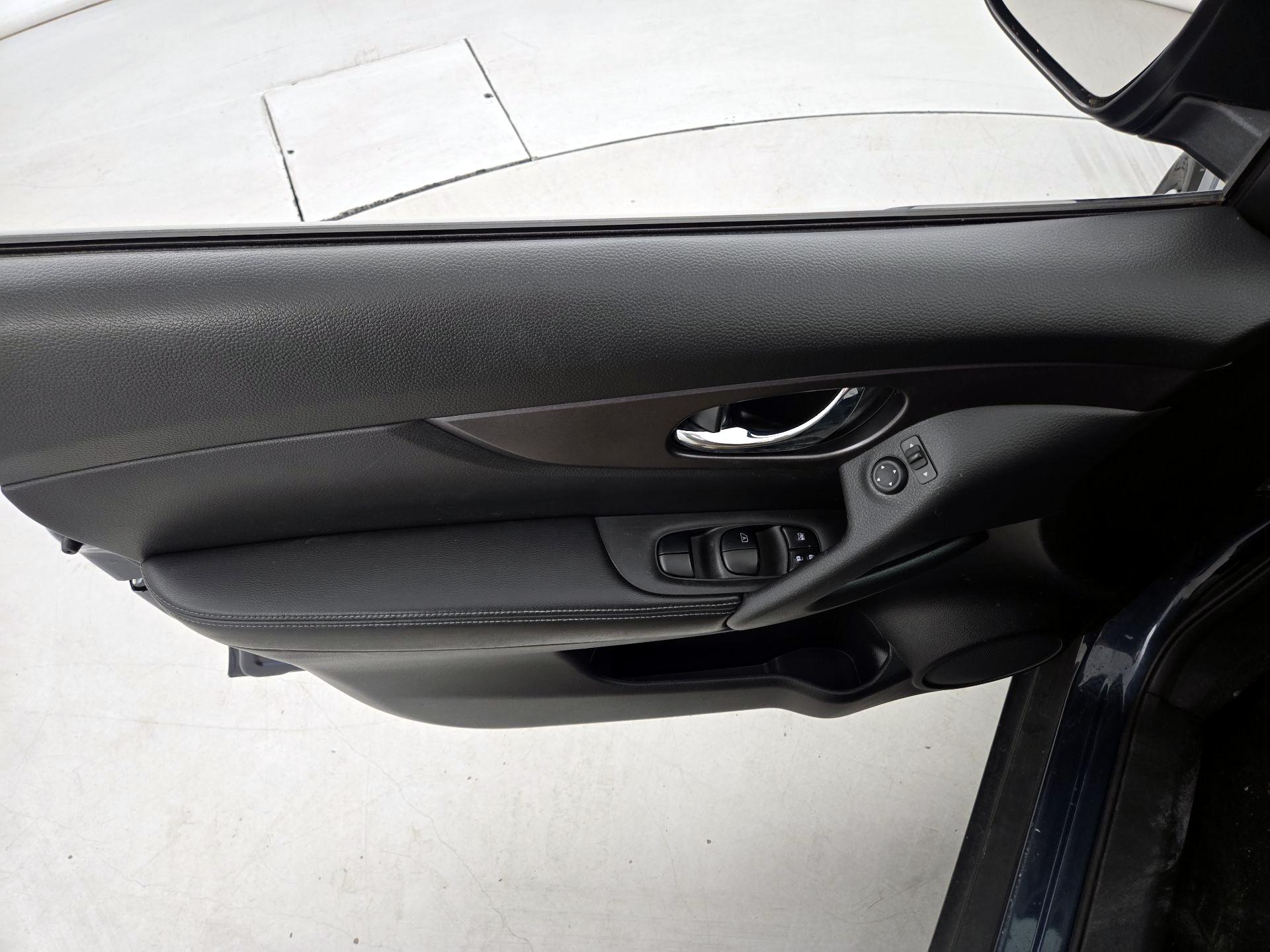 Thumbnail: 2016 Nissan Rogue - 12
