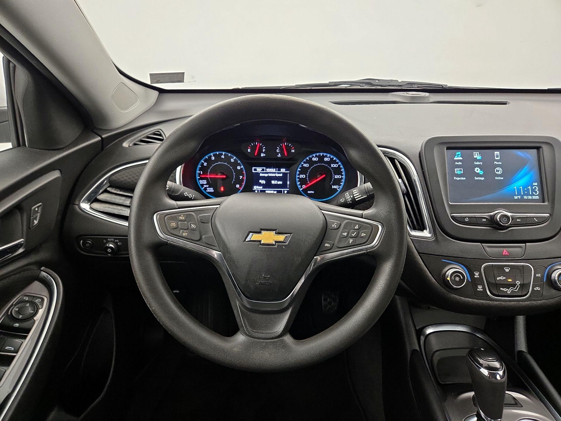 Thumbnail: 2017 Chevrolet Malibu - 10