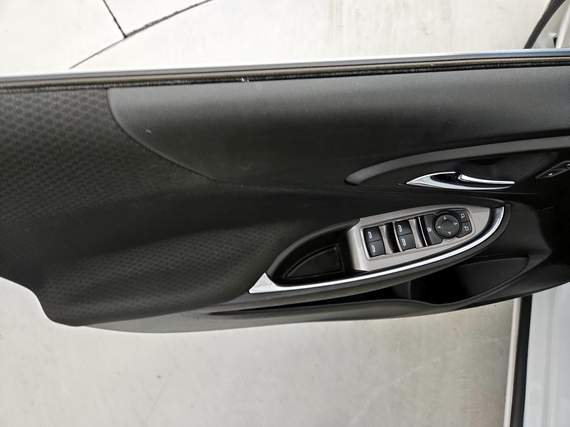 Thumbnail: 2017 Chevrolet Malibu - 12