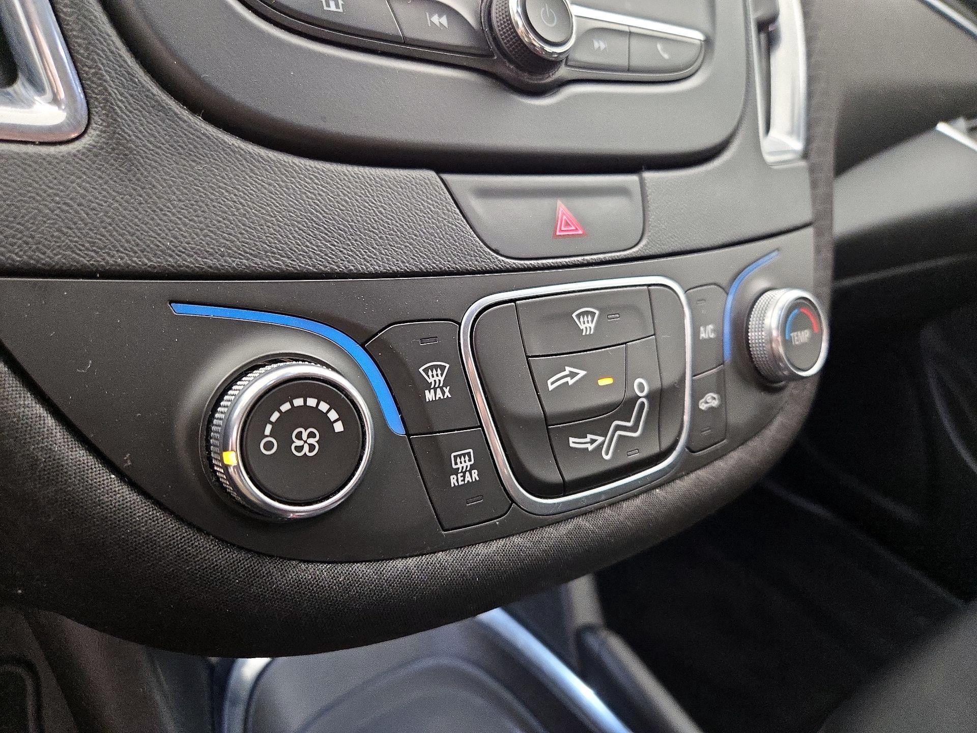 Thumbnail: 2017 Chevrolet Malibu - 16