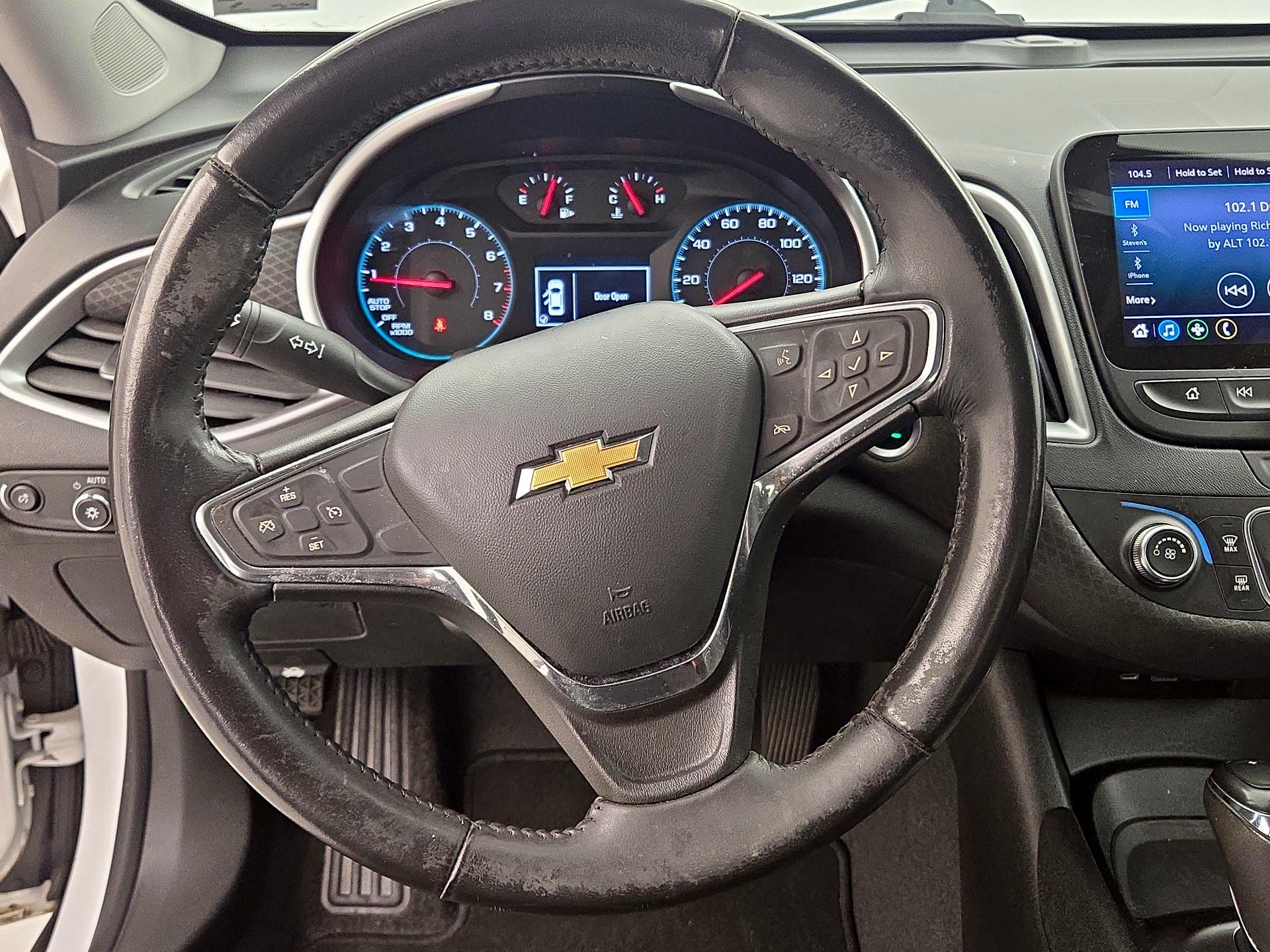 Thumbnail: 2020 Chevrolet Malibu - 10