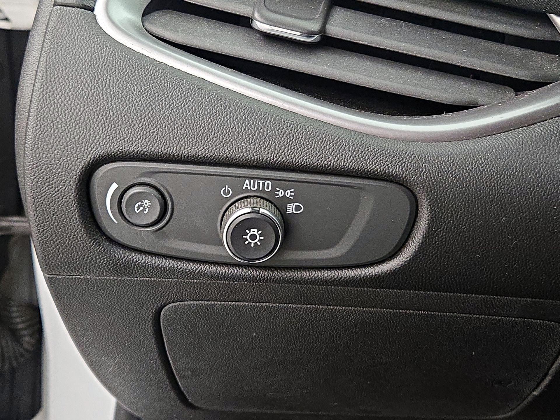 Thumbnail: 2020 Chevrolet Malibu - 13