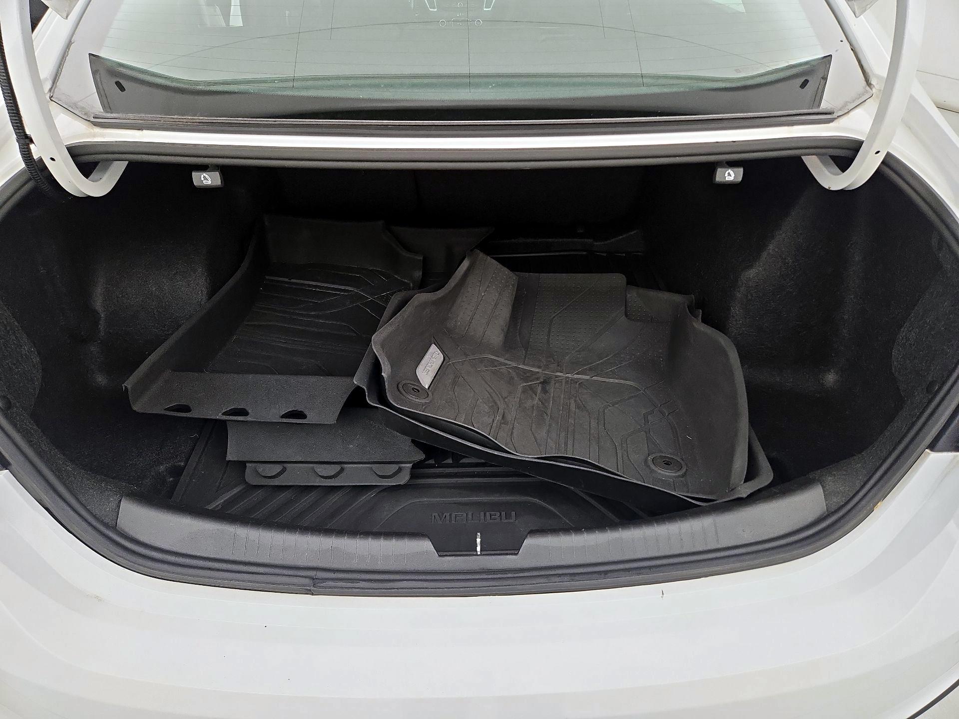 Thumbnail: 2020 Chevrolet Malibu - 20