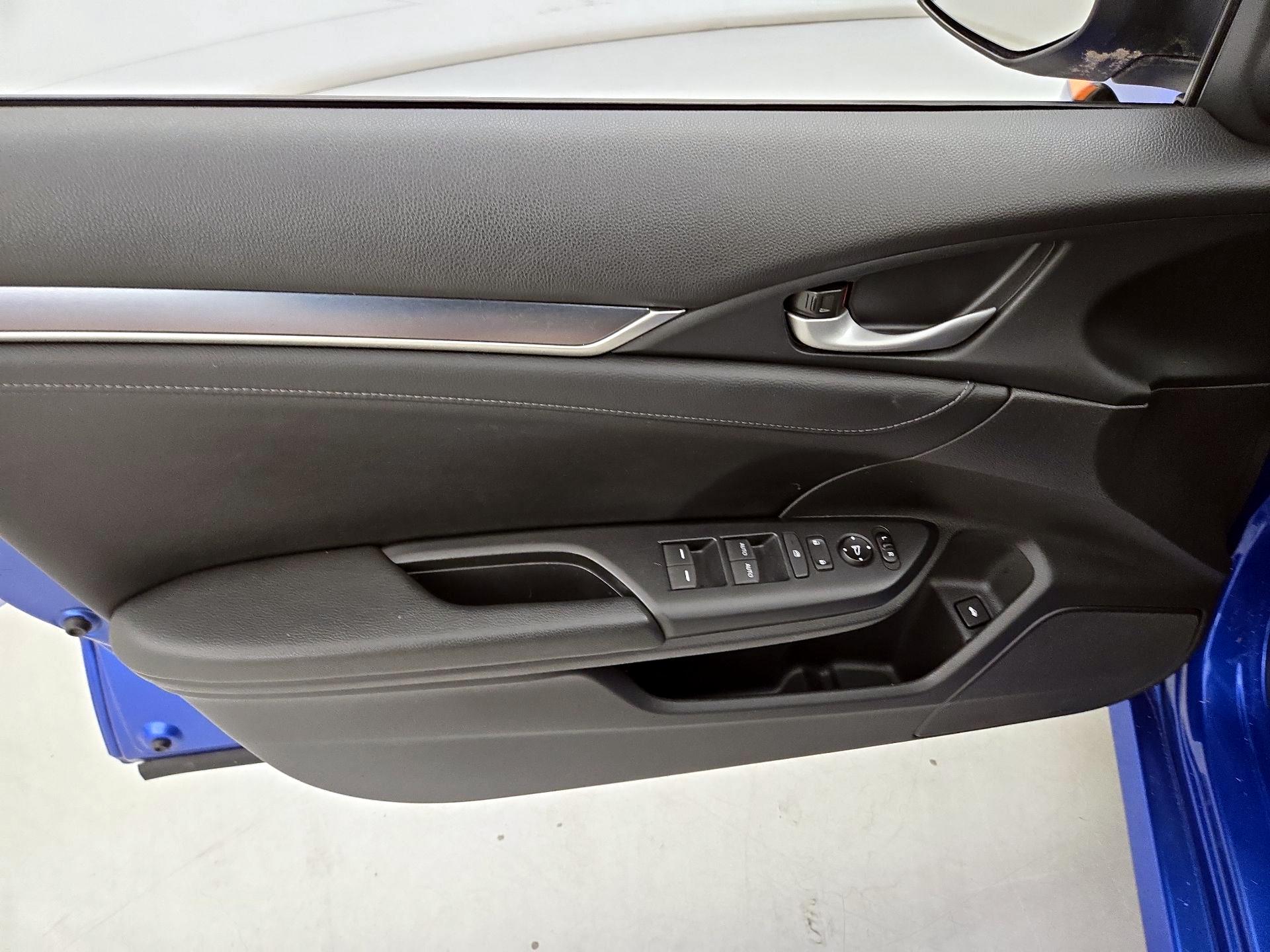 Thumbnail: 2016 Honda Civic - 12