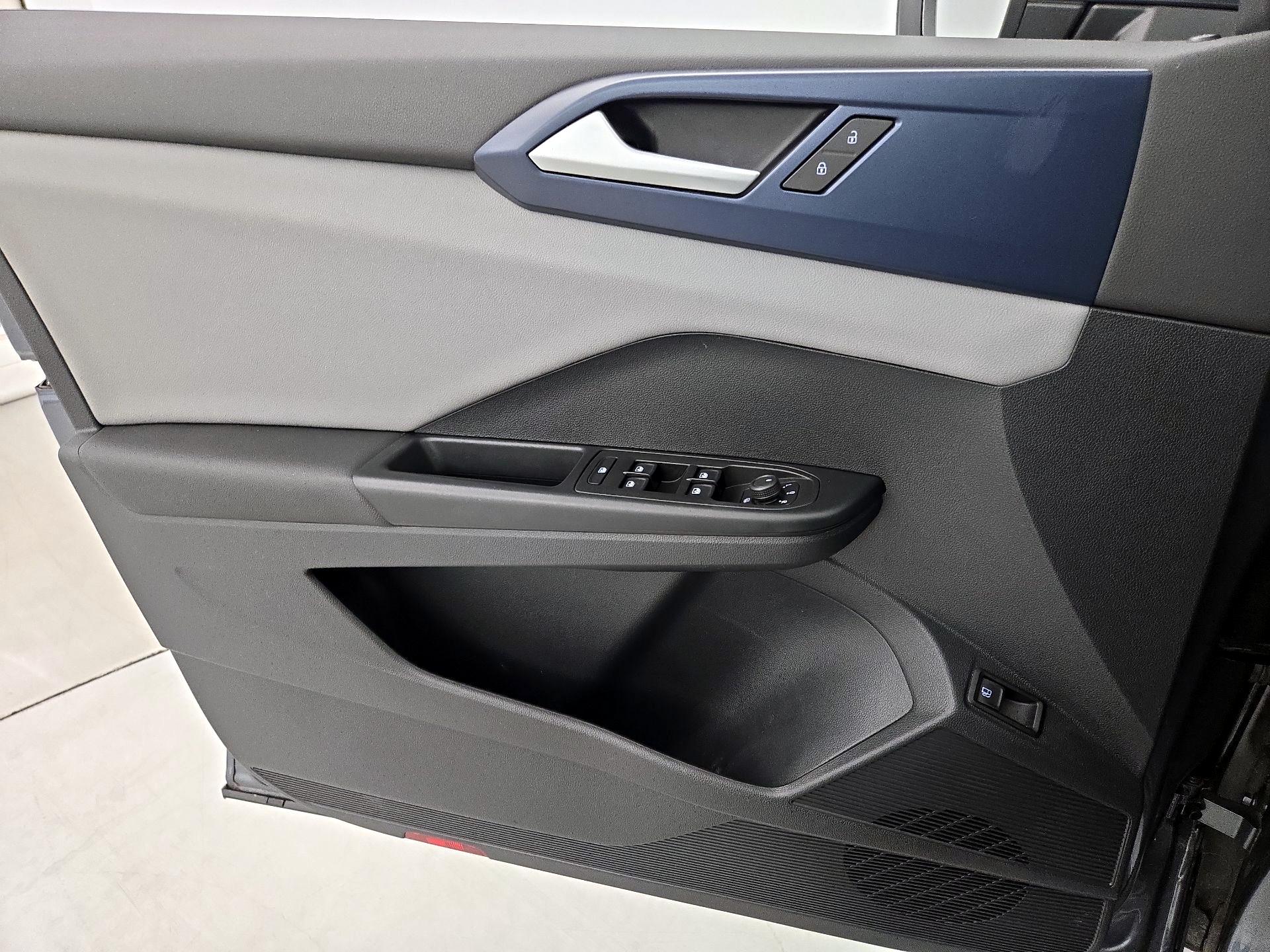 Thumbnail: 2022 Volkswagen Taos - 12