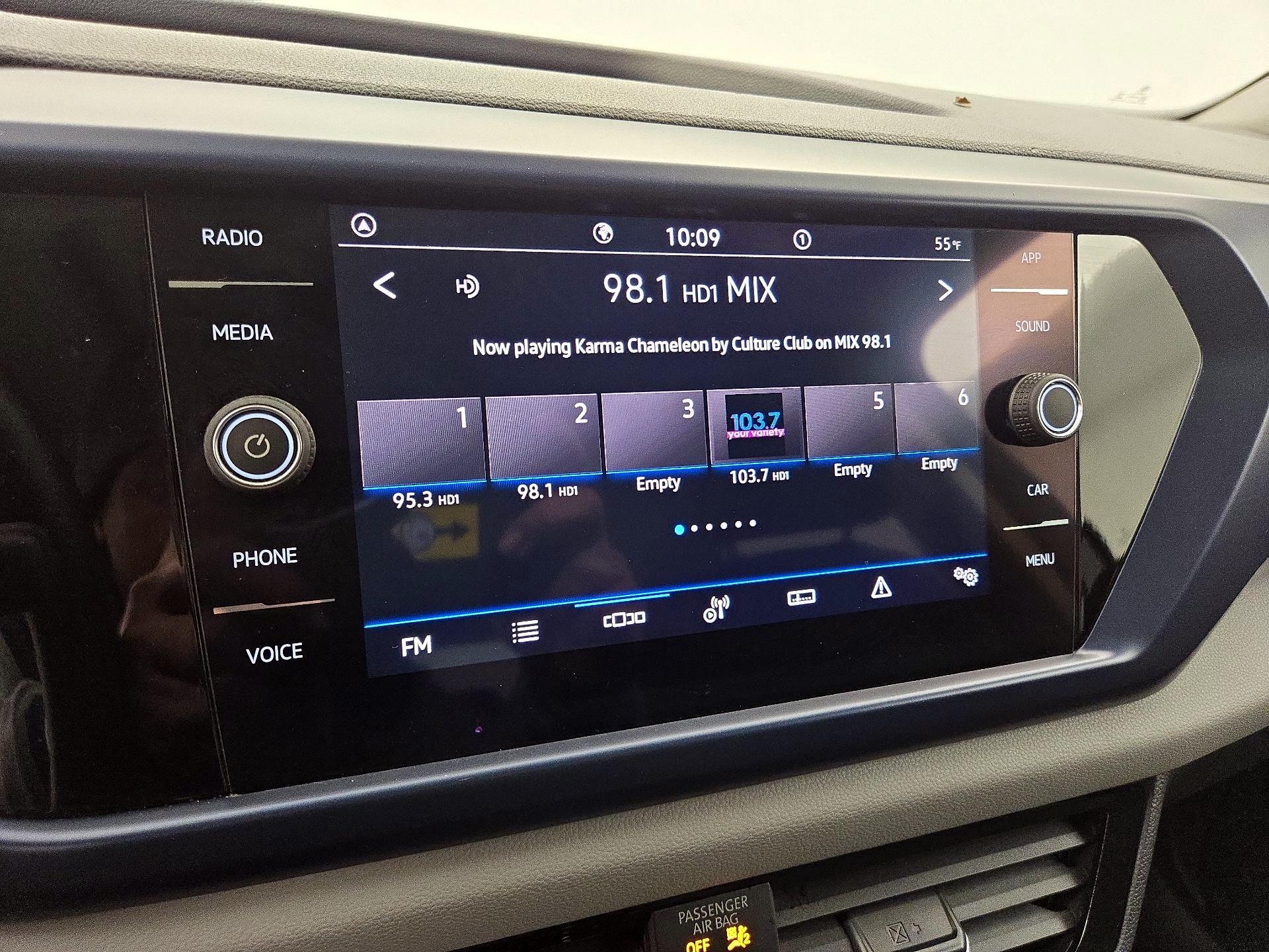 Thumbnail: 2022 Volkswagen Taos - 15