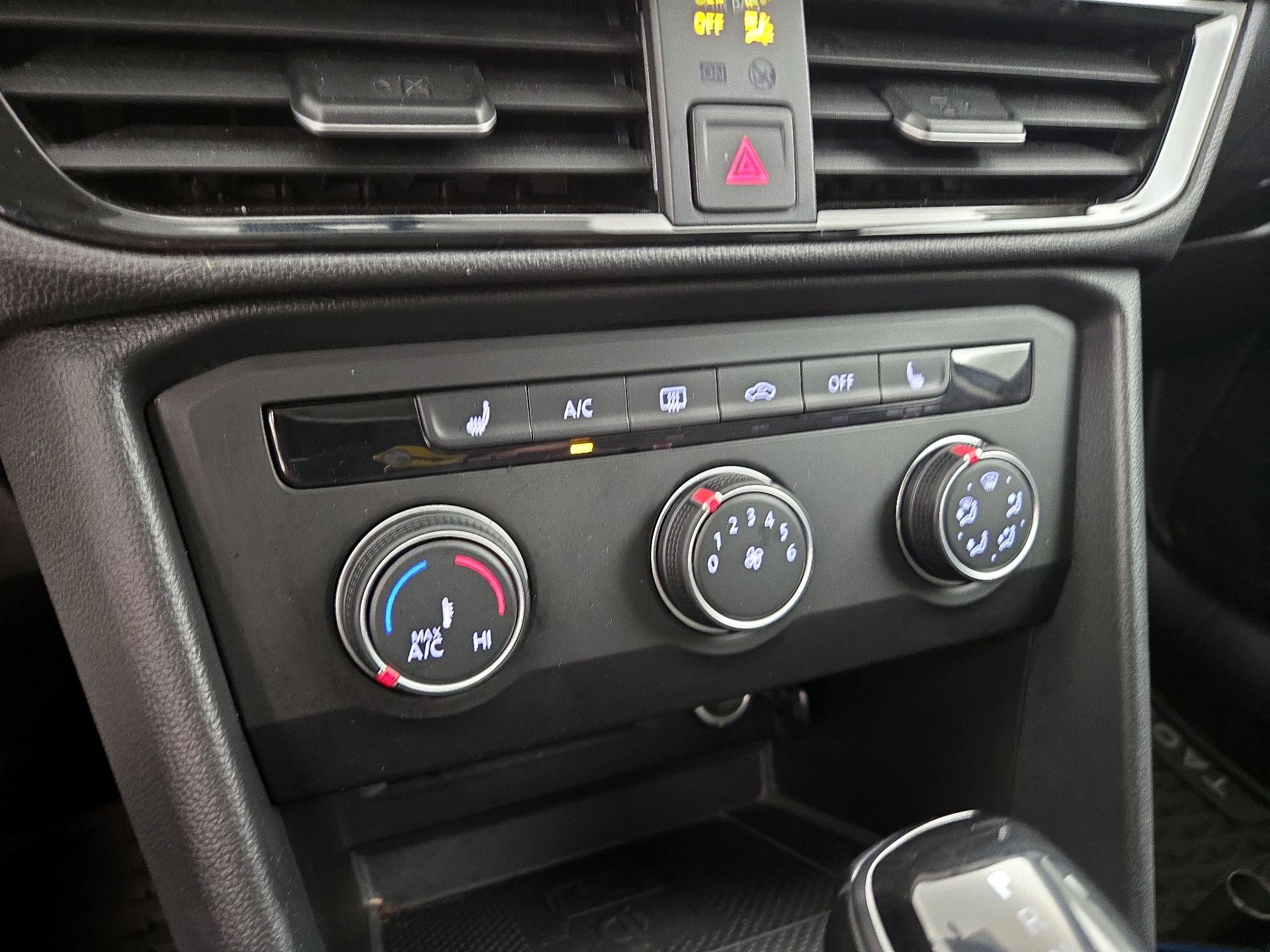 Thumbnail: 2022 Volkswagen Taos - 16