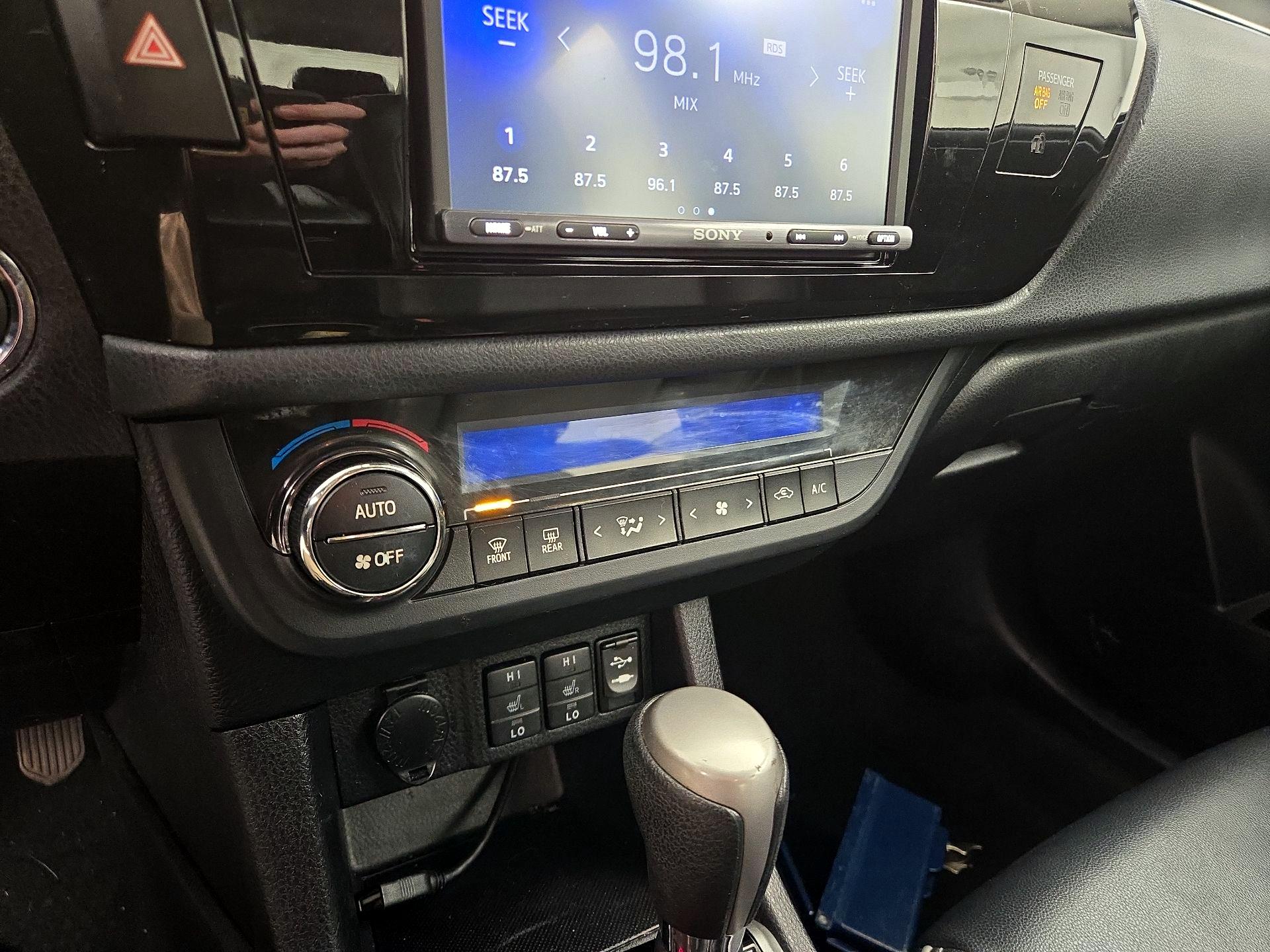 Thumbnail: 2014 Toyota Corolla - 16