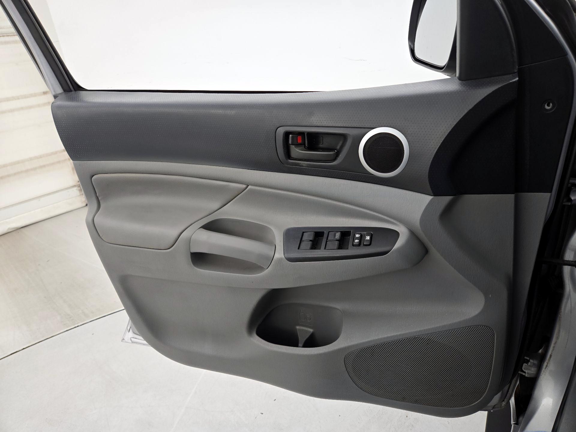 Thumbnail: 2014 Toyota Tacoma - 12