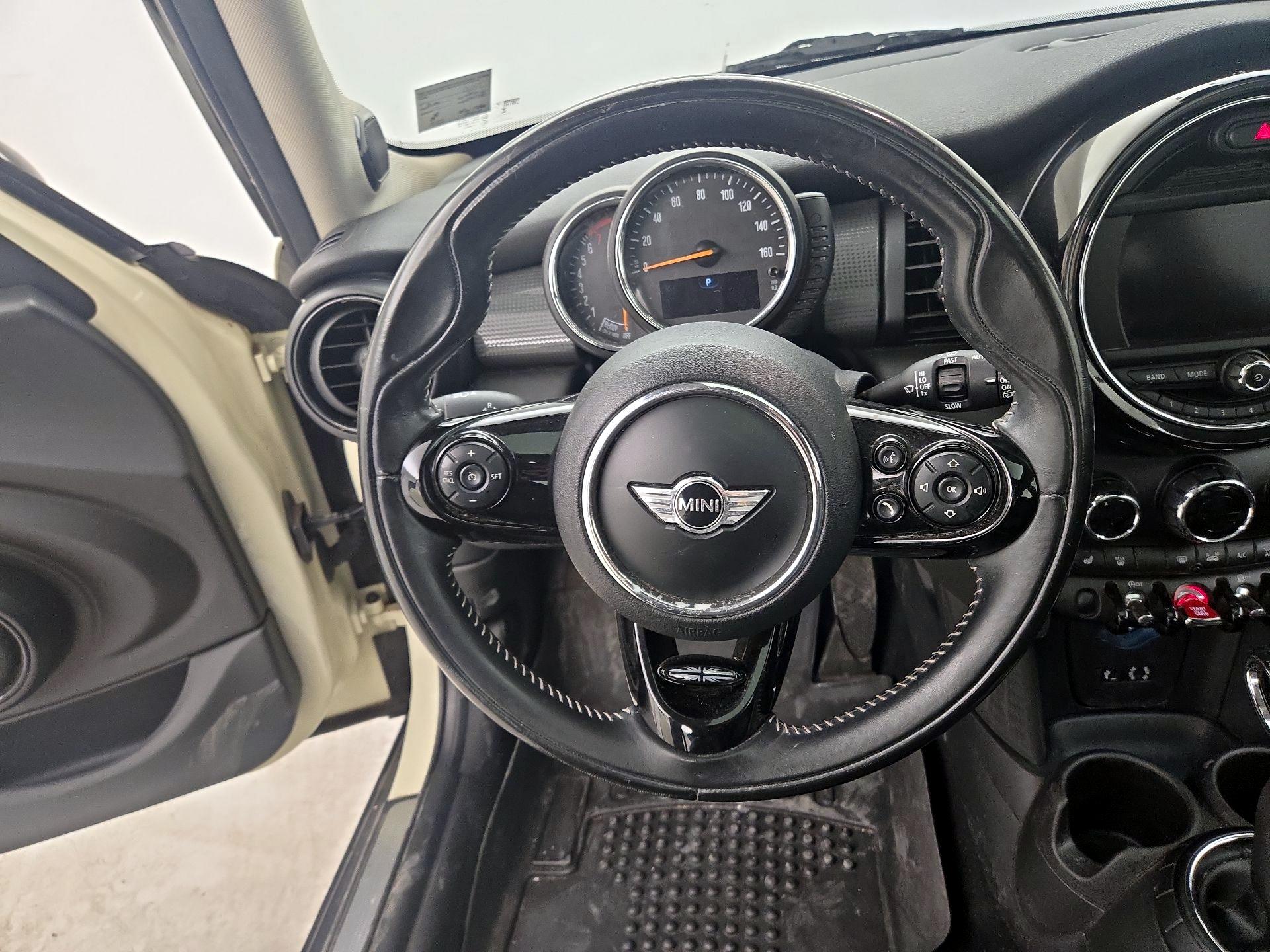 Thumbnail: 2016 MINI Cooper Hardtop - 10