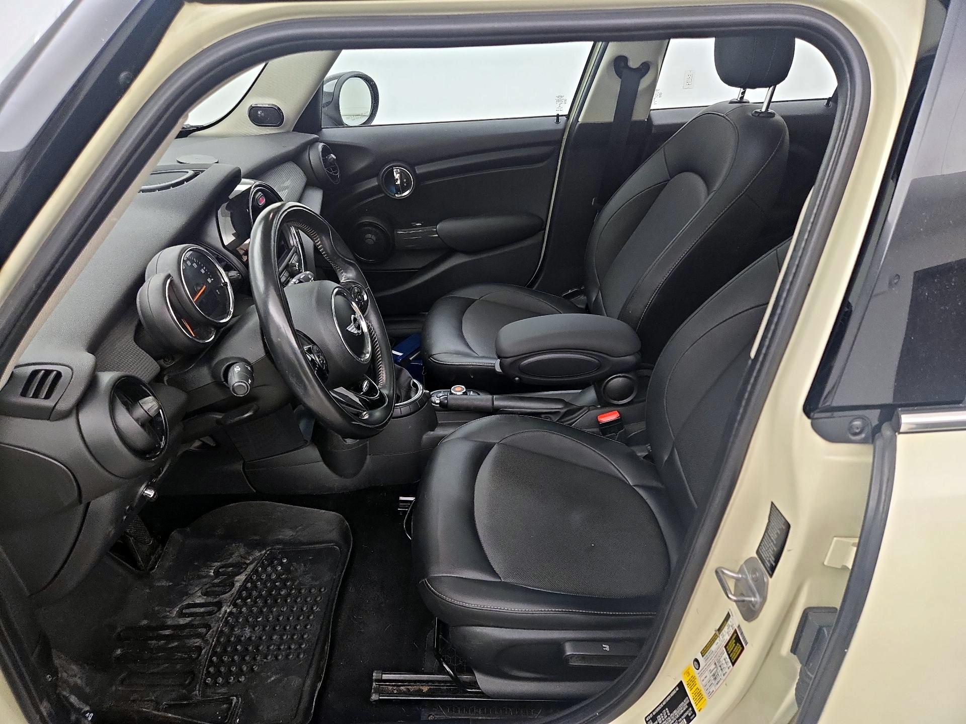 Thumbnail: 2016 MINI Cooper Hardtop - 11