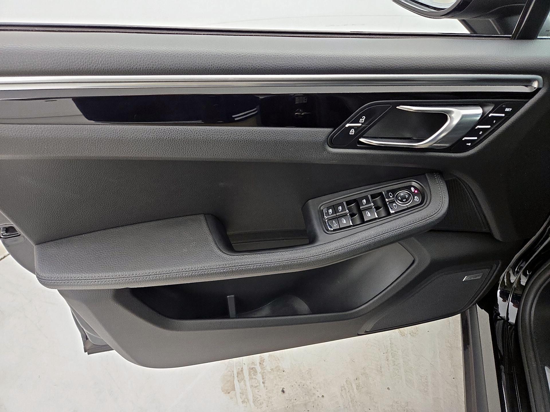 Thumbnail: 2019 Porsche Macan - 12