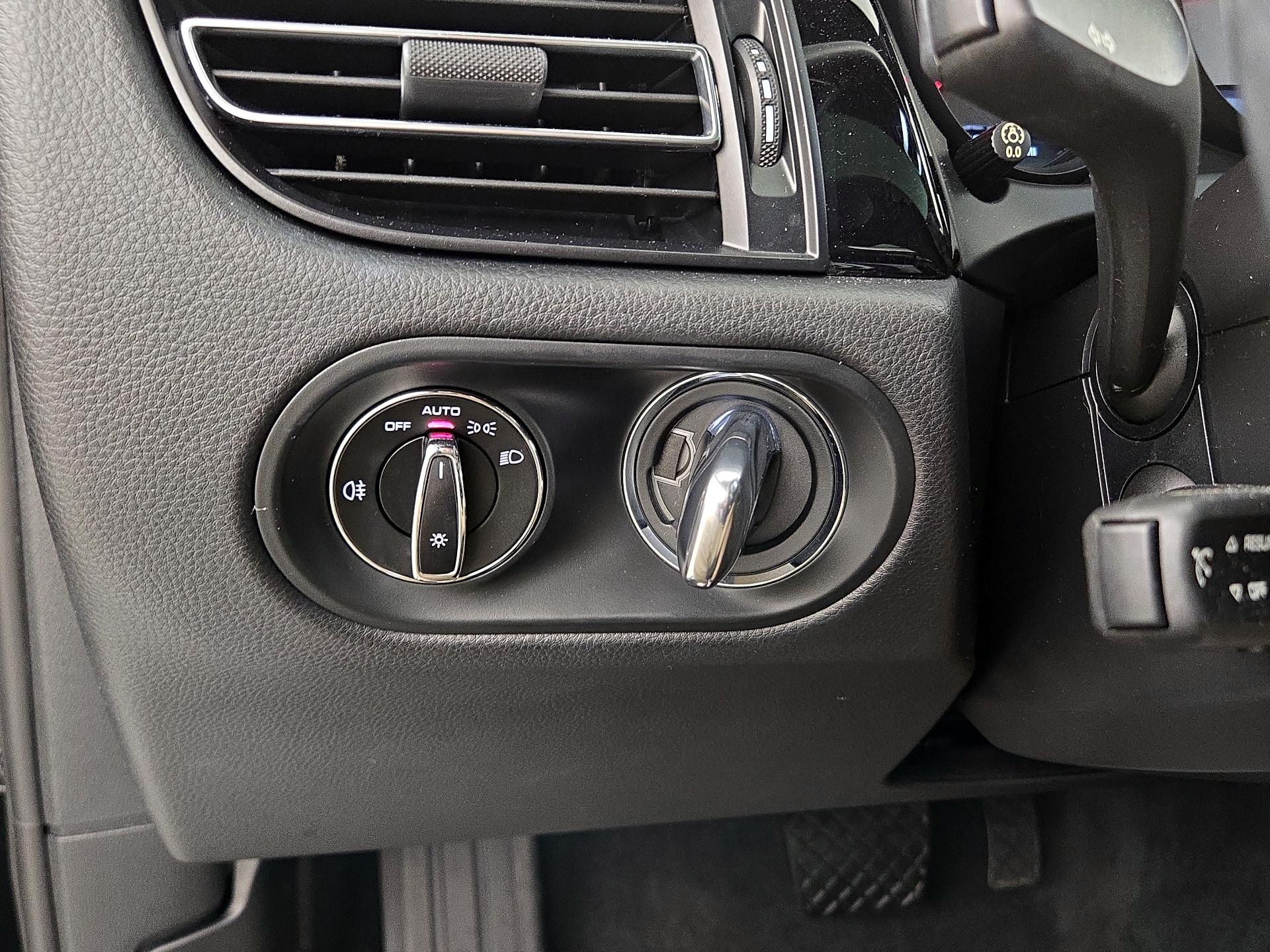 Thumbnail: 2019 Porsche Macan - 13