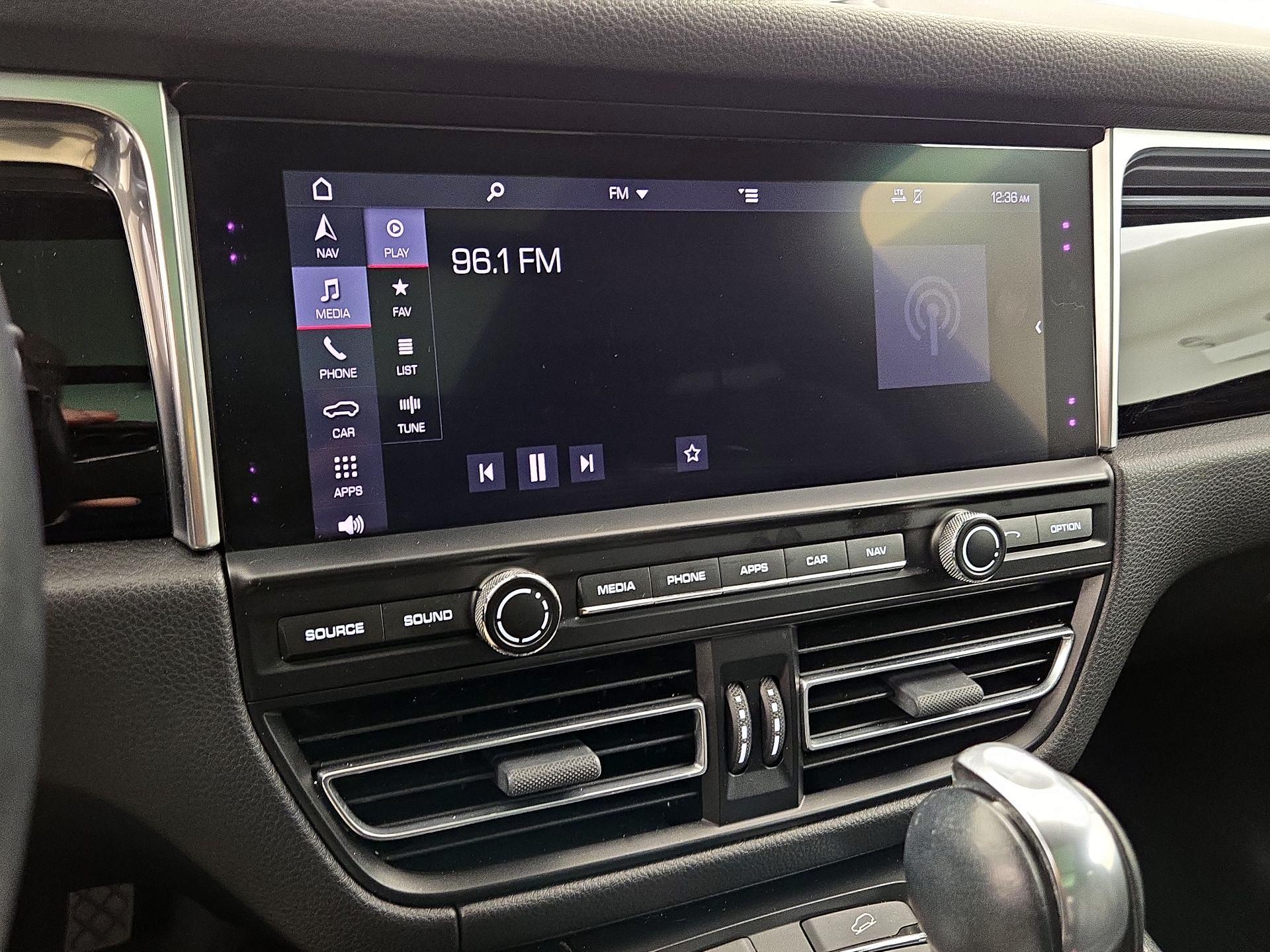 Thumbnail: 2019 Porsche Macan - 16