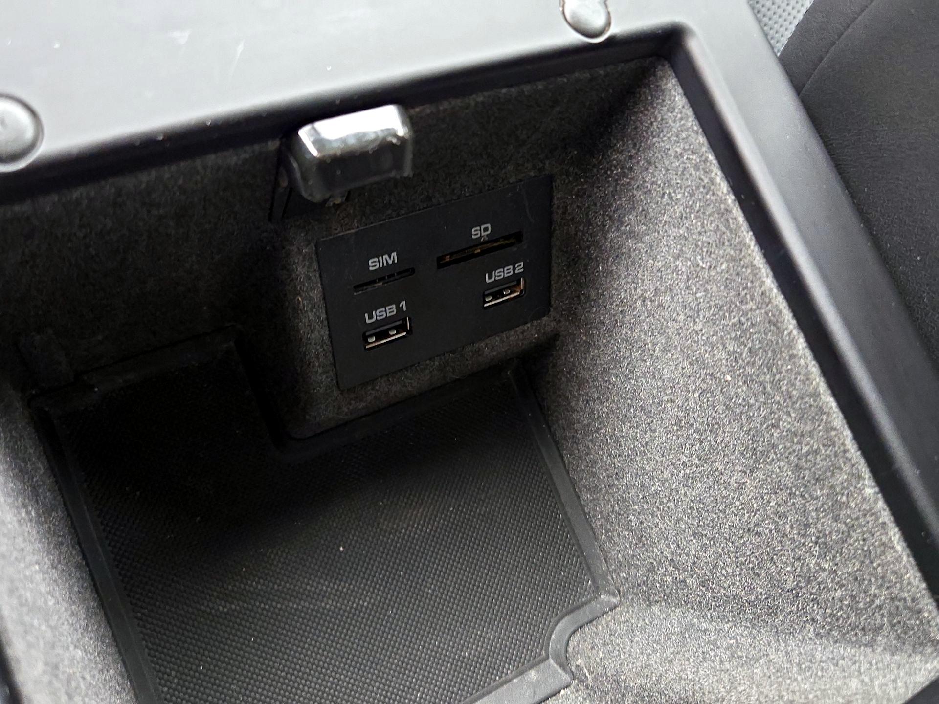 Thumbnail: 2019 Porsche Macan - 19