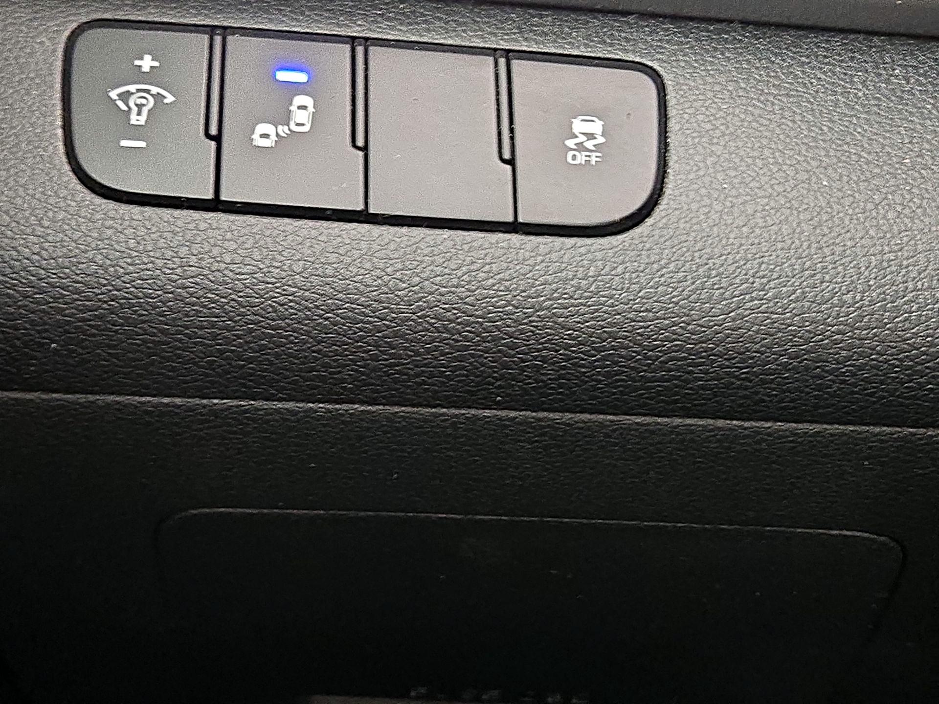 Thumbnail: 2018 Hyundai Elantra - 13