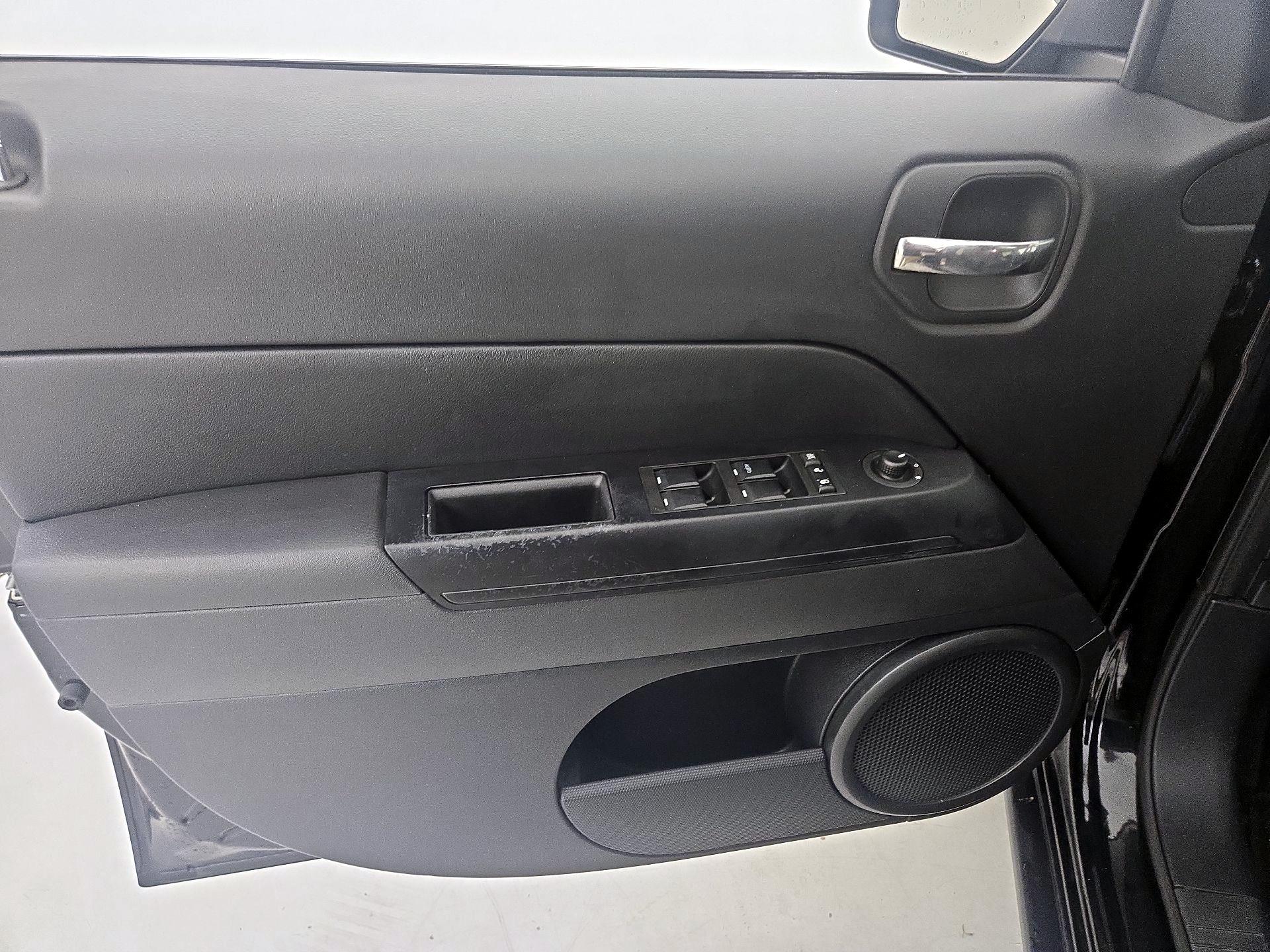 Thumbnail: 2016 Jeep Patriot - 12