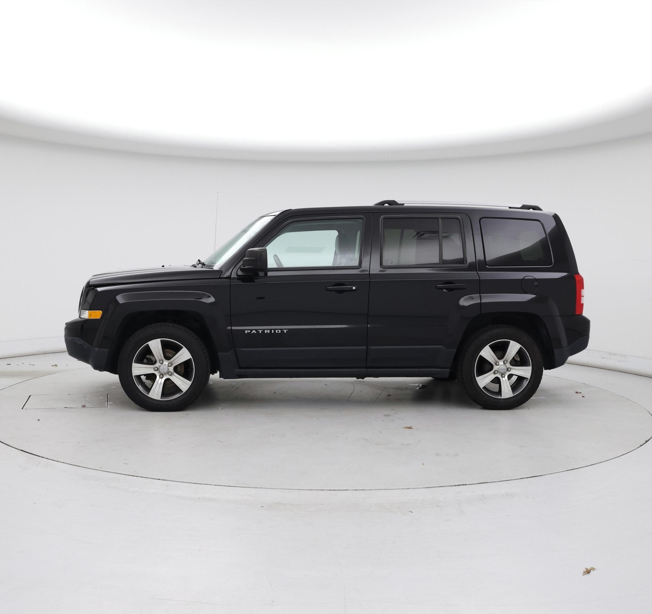 Thumbnail: 2016 Jeep Patriot - 3