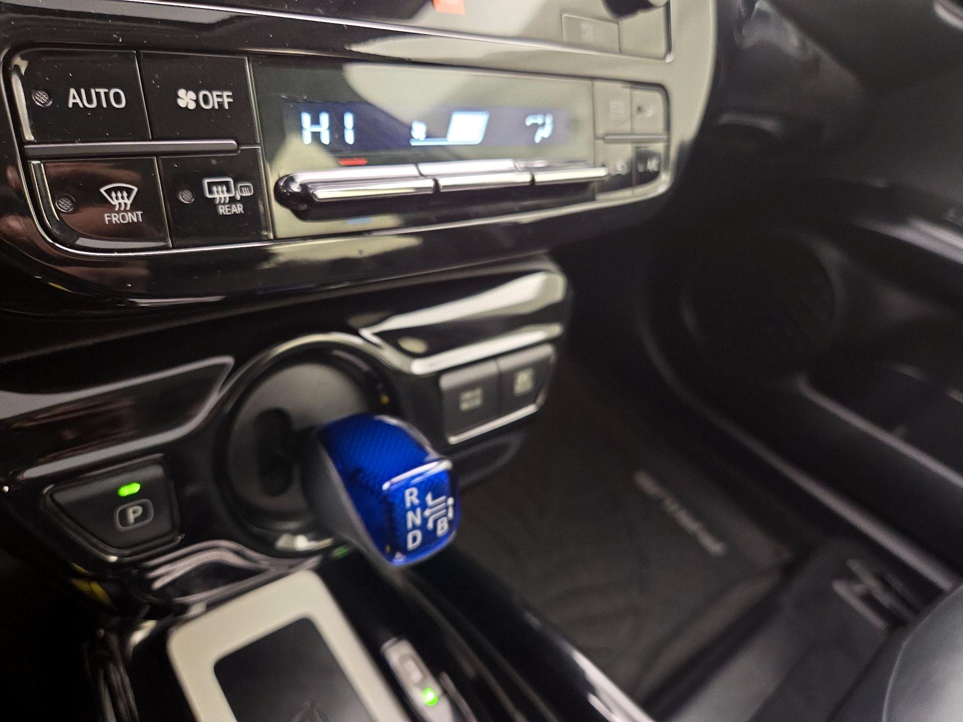 Thumbnail: 2016 Toyota Prius - 17