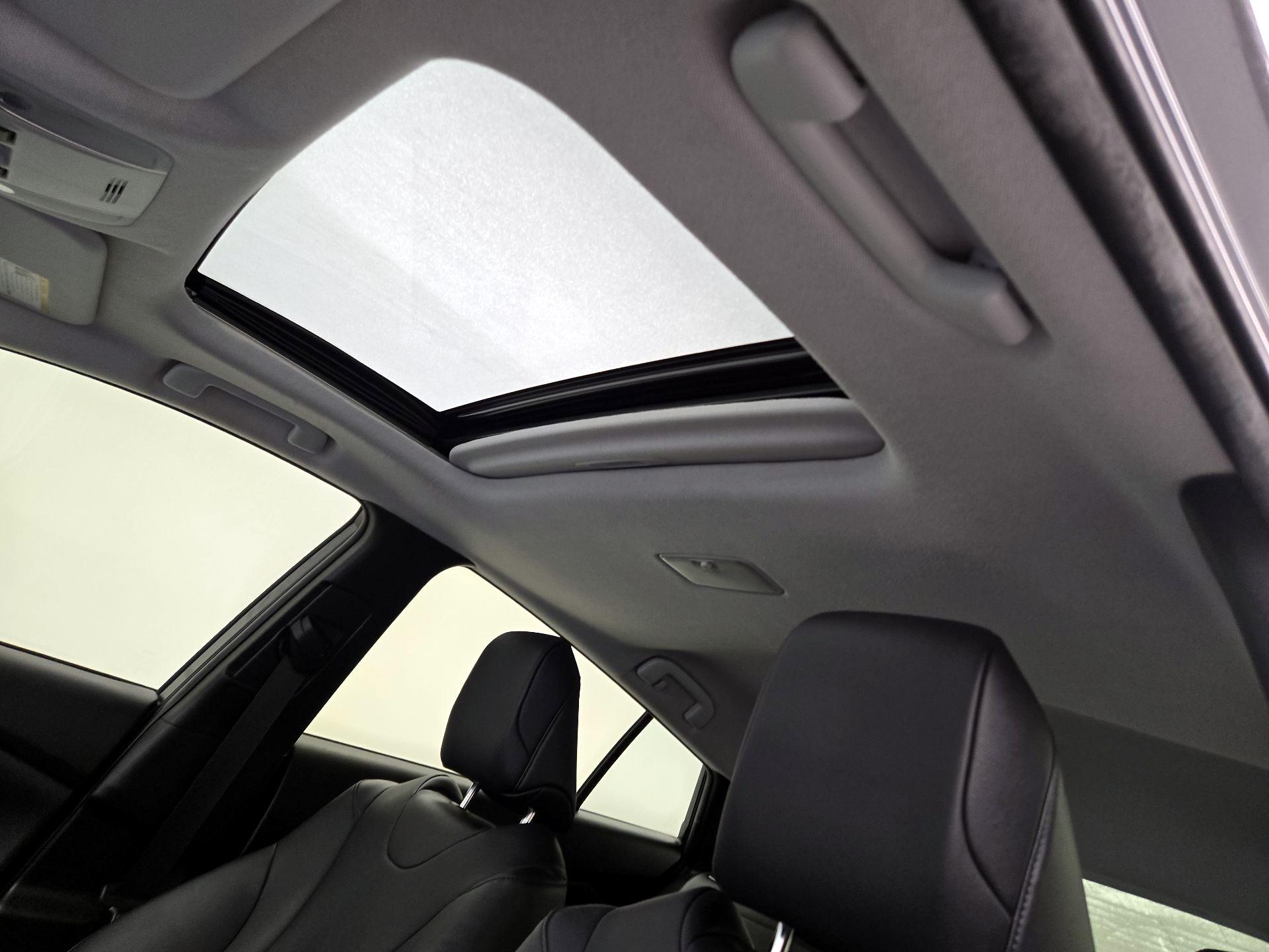 Thumbnail: 2016 Toyota Prius - 20