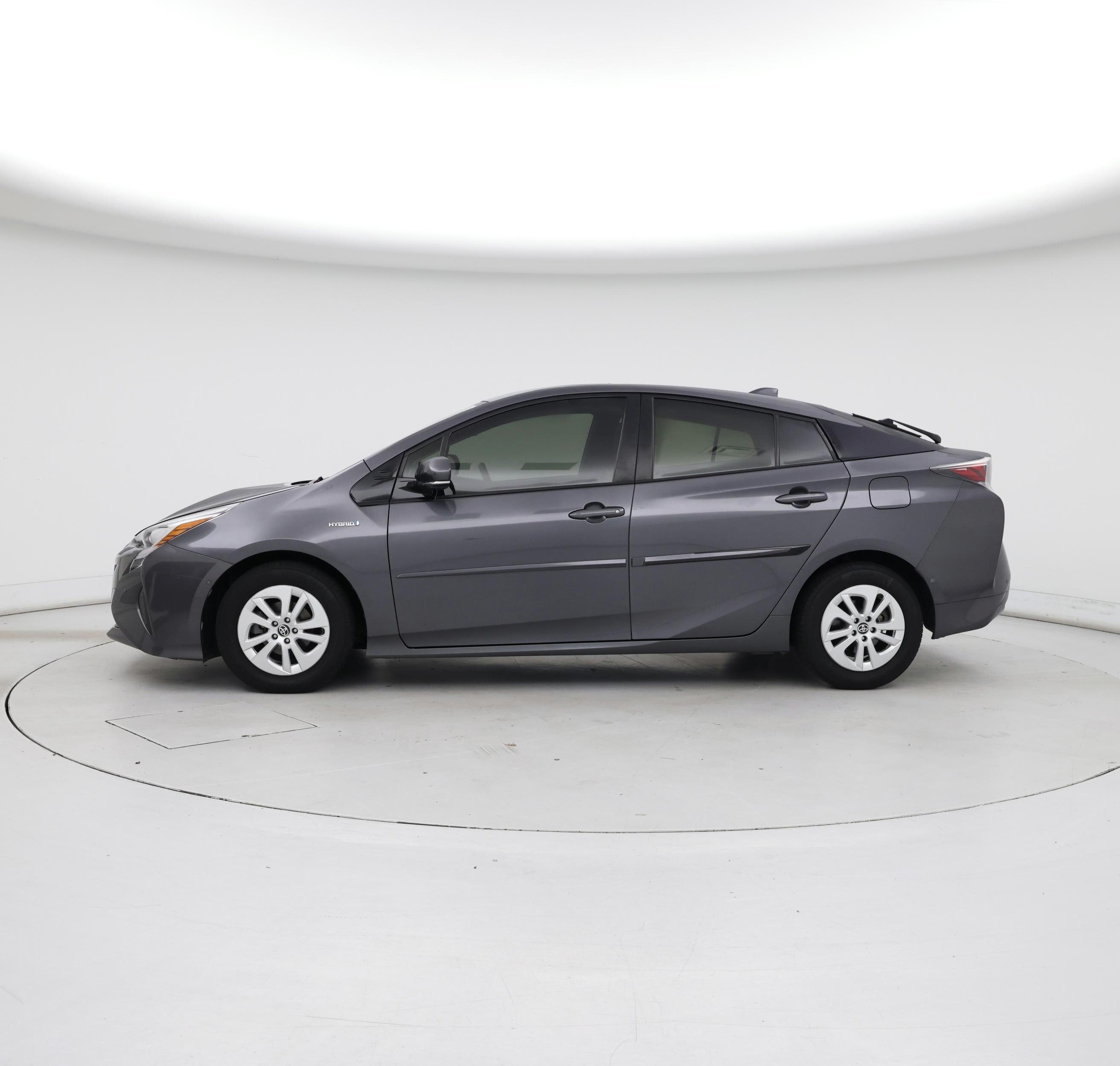 Thumbnail: 2016 Toyota Prius - 3